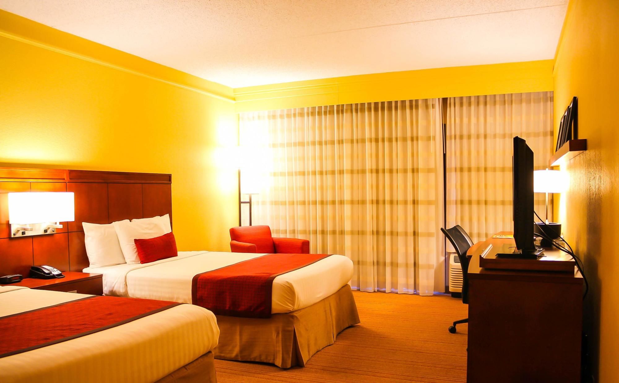 Super 8 by Wyndham Dallas Love Field Airport