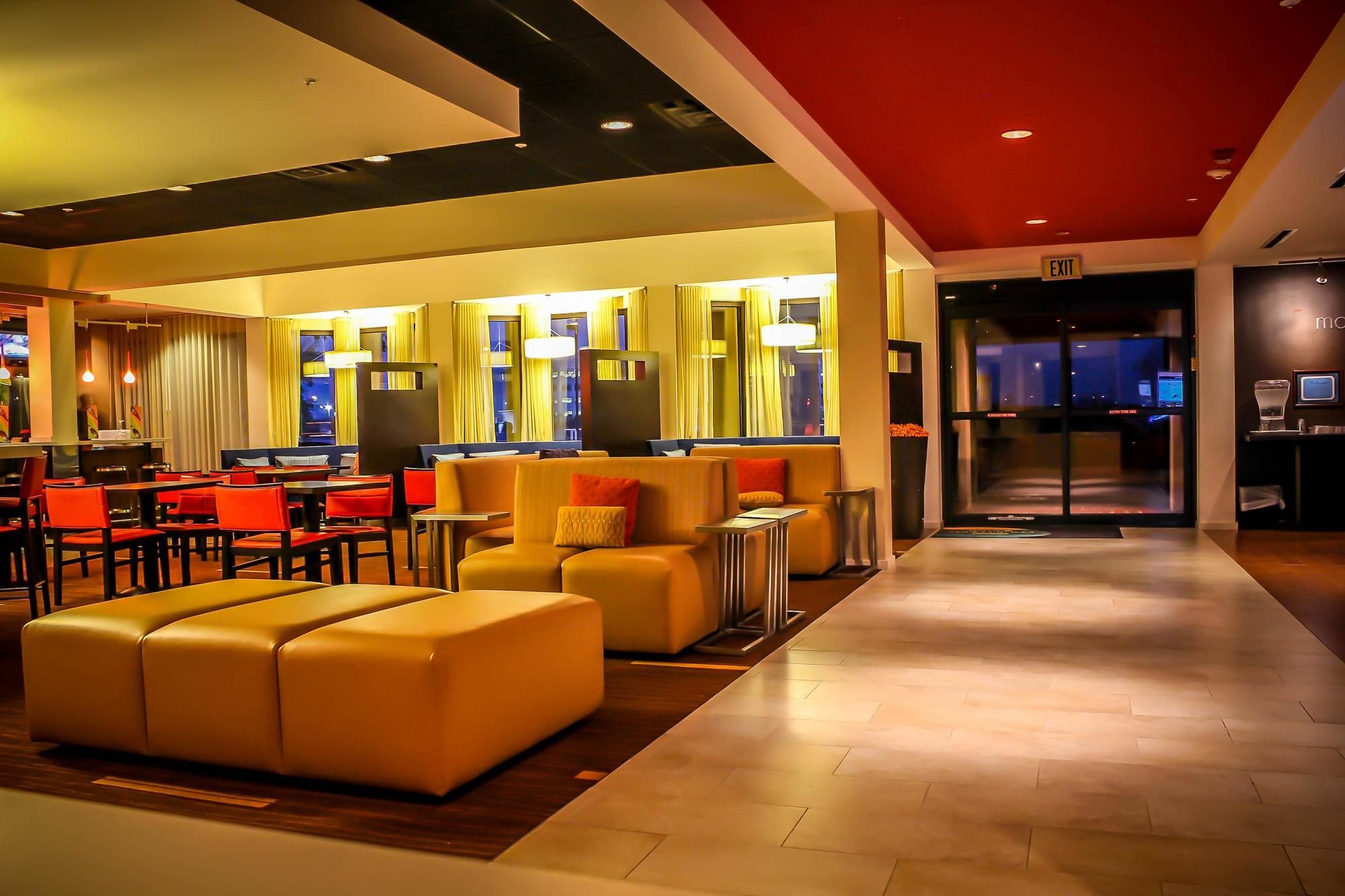 Super 8 by Wyndham Dallas Love Field Airport