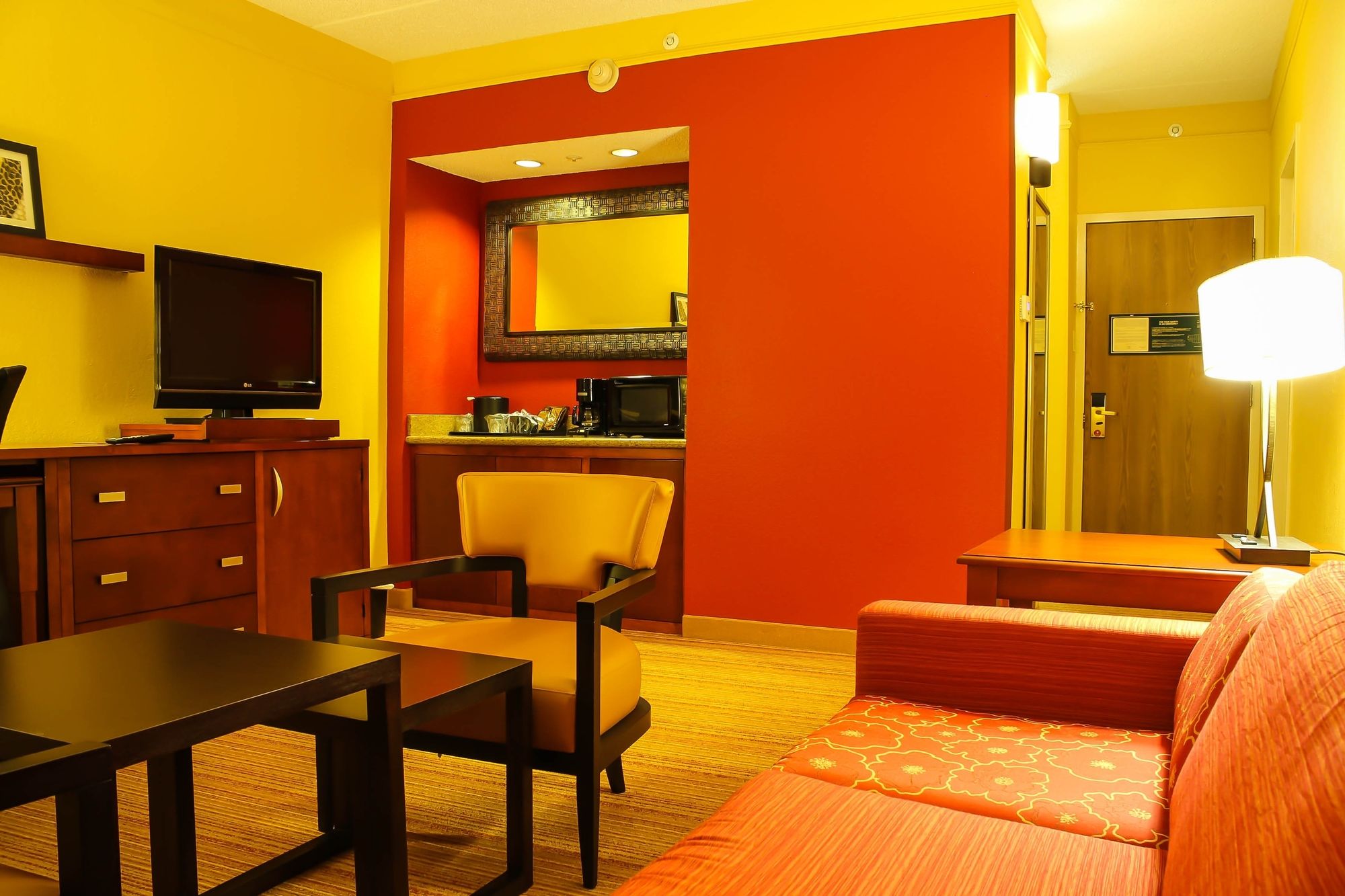 Super 8 by Wyndham Dallas Love Field Airport