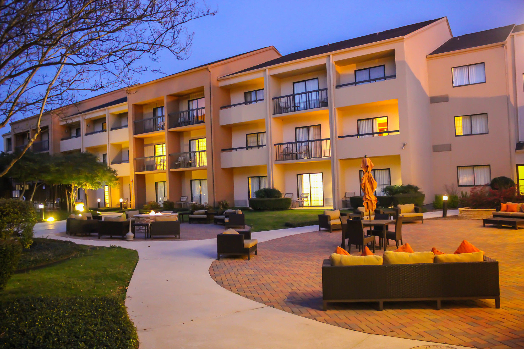 Super 8 by Wyndham Dallas Love Field Airport