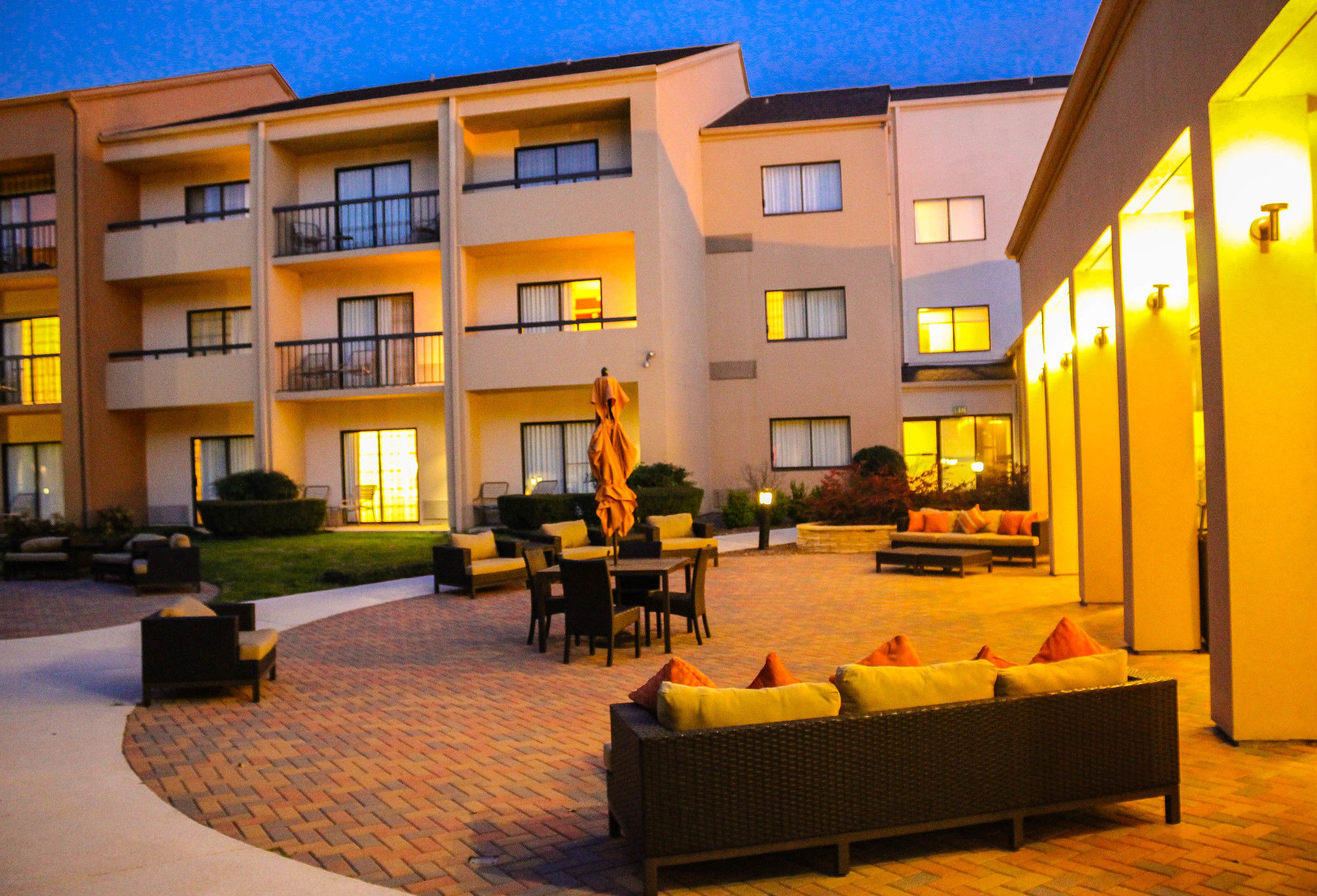 Super 8 by Wyndham Dallas Love Field Airport