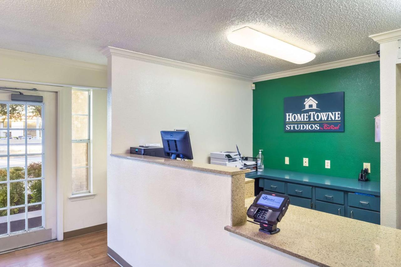 HomeTowne Studios Dallas - North Addison/ Tollway