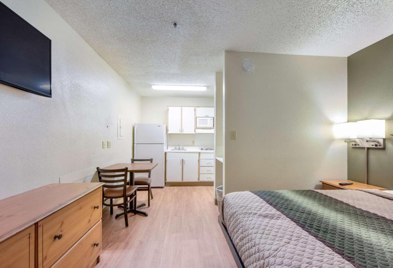 HomeTowne Studios Dallas - North Addison/ Tollway