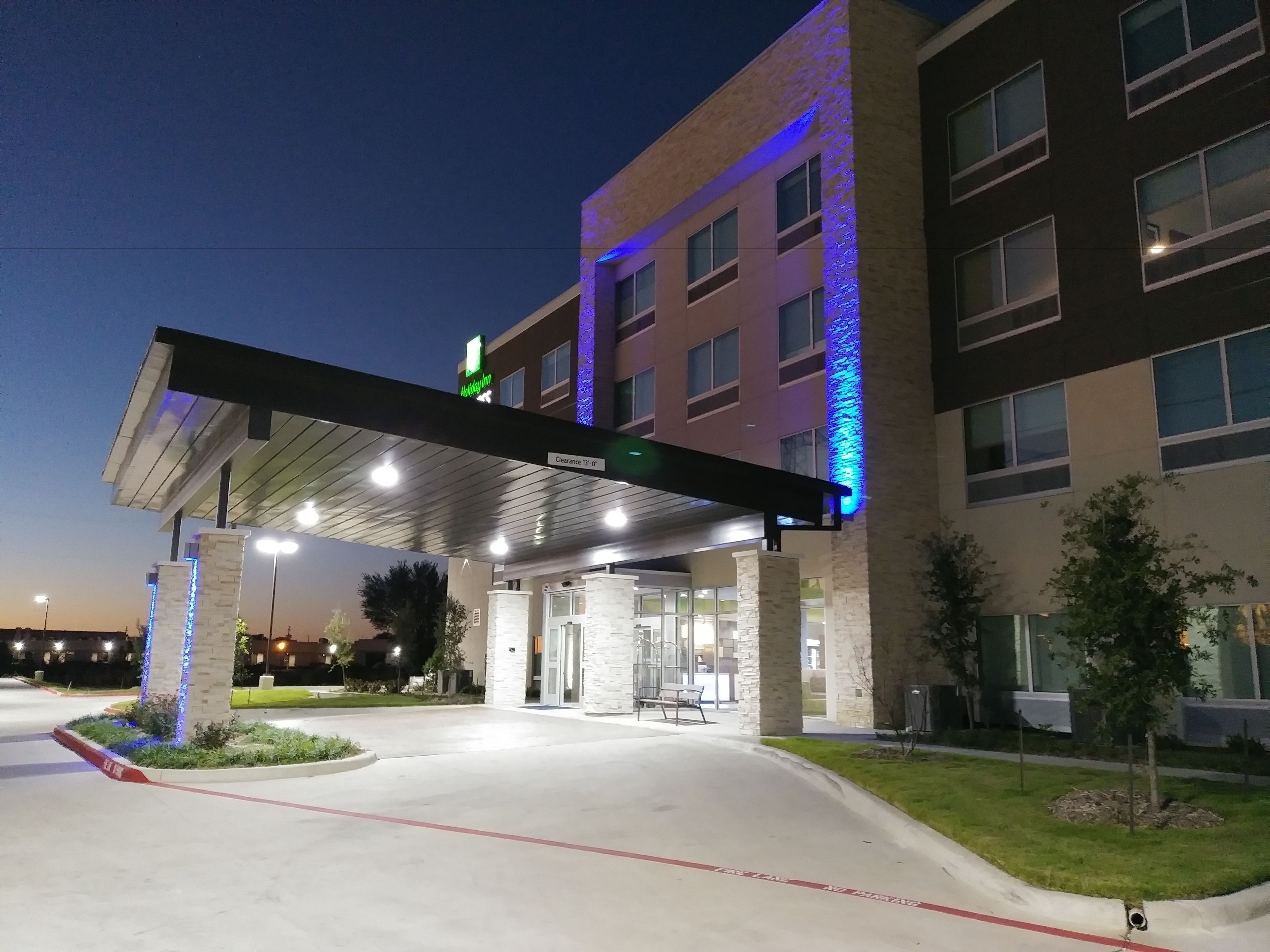 Holiday Inn Express & Suites Dallas Northeast-Arboretum