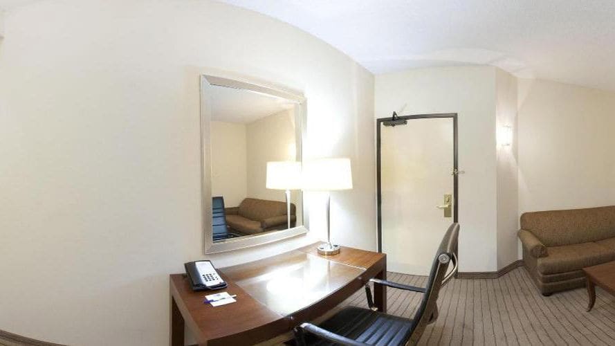 Holiday Inn Express & Suites Dallas Park Central Northeast