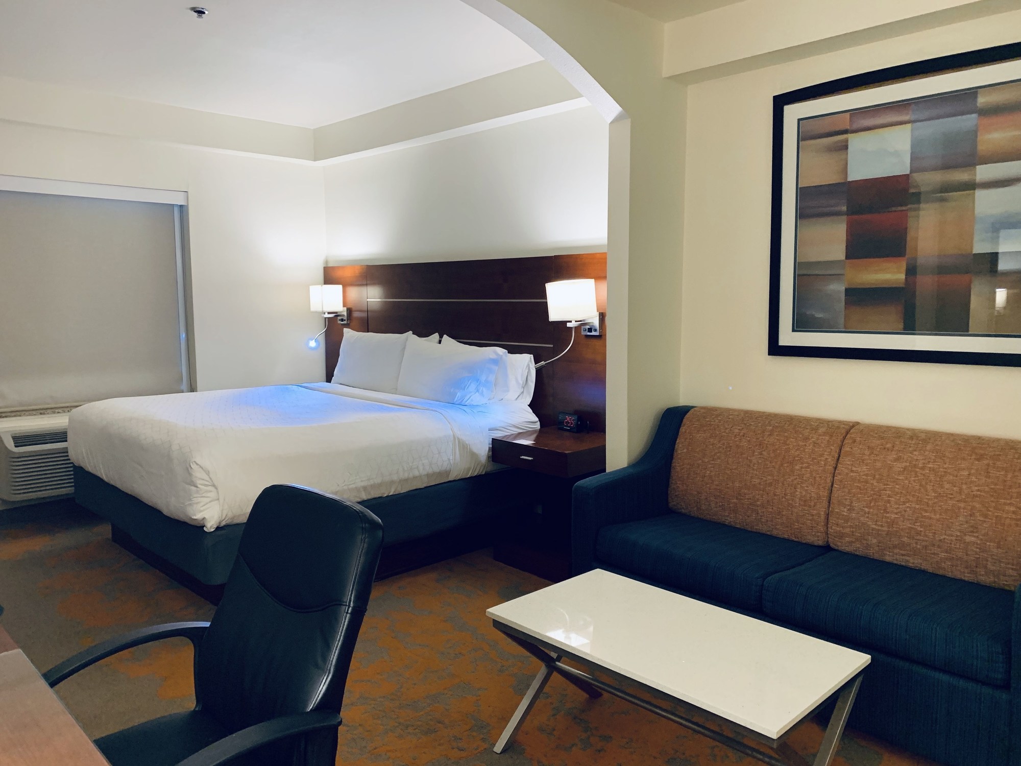 Holiday Inn Express & Suites Dallas Park Central Northeast