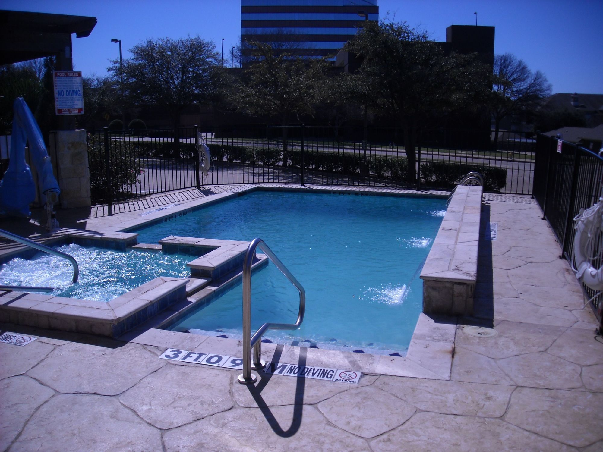 Holiday Inn Express & Suites Dallas Park Central Northeast