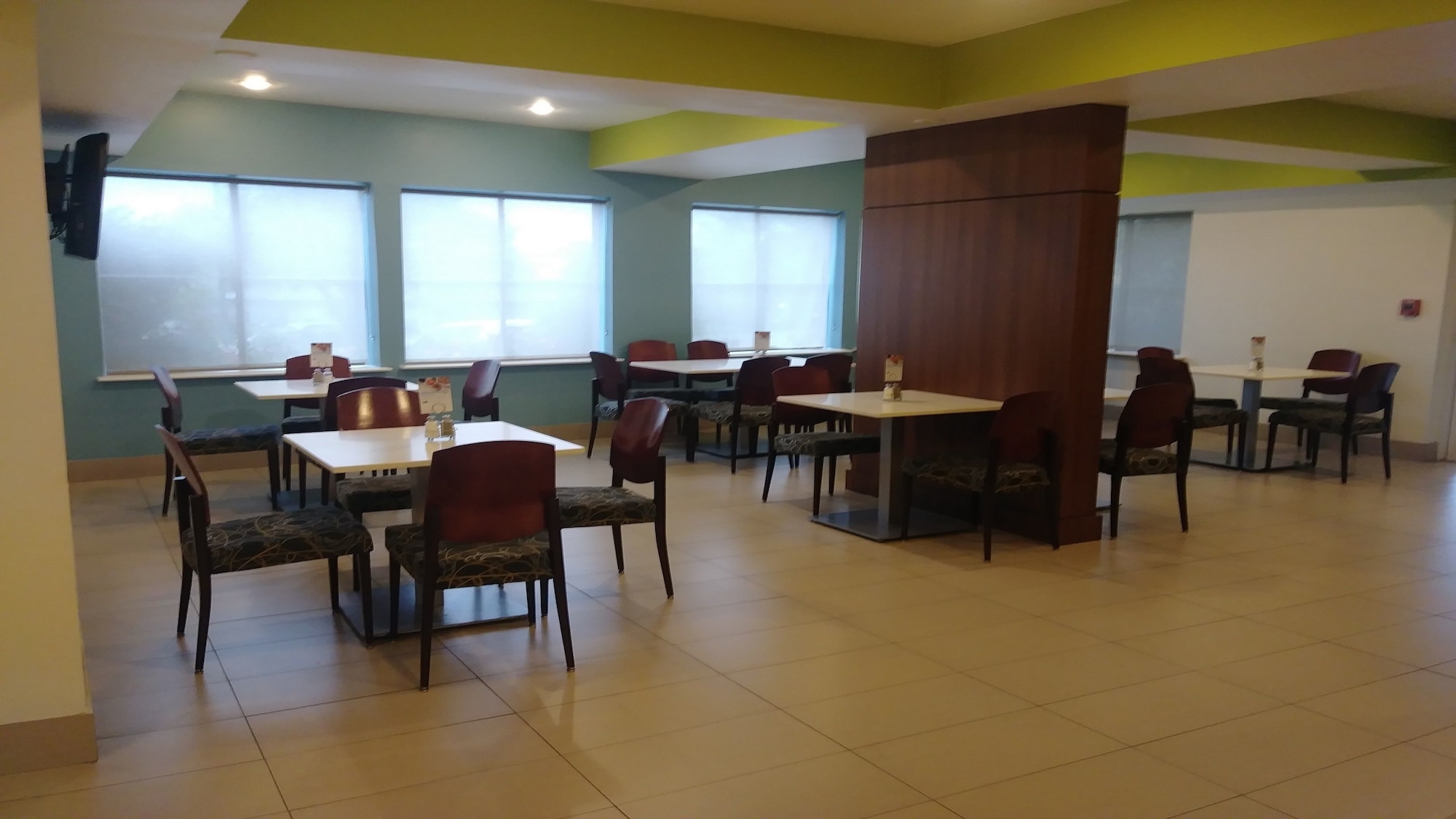Holiday Inn Express & Suites Dallas Park Central Northeast