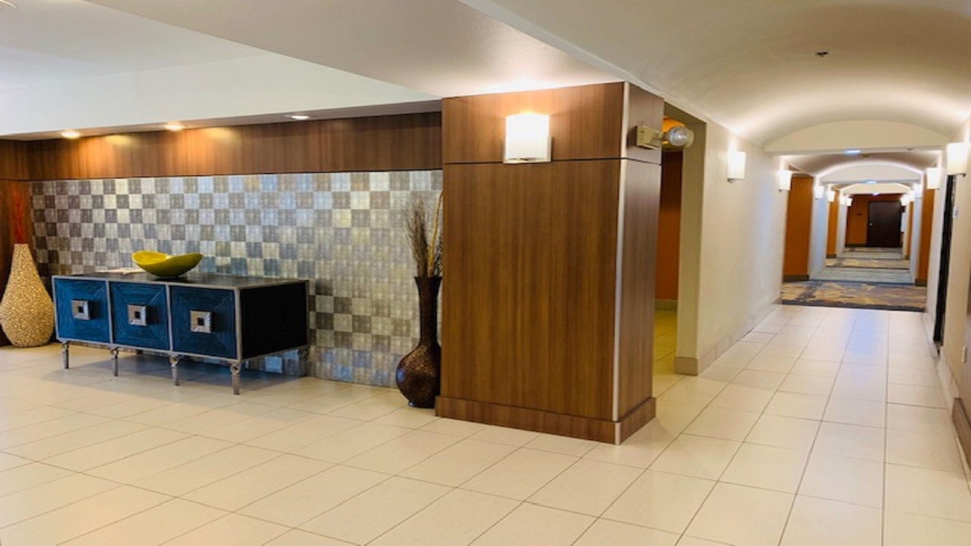 Holiday Inn Express & Suites Dallas Park Central Northeast