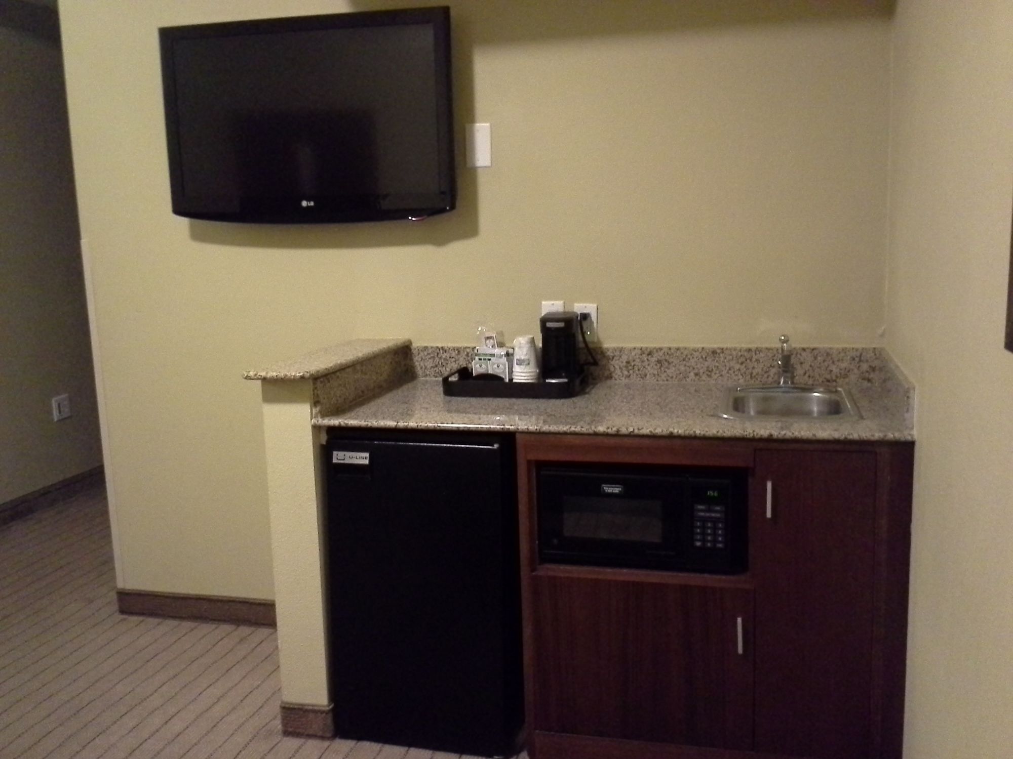 Holiday Inn Express & Suites Dallas Park Central Northeast
