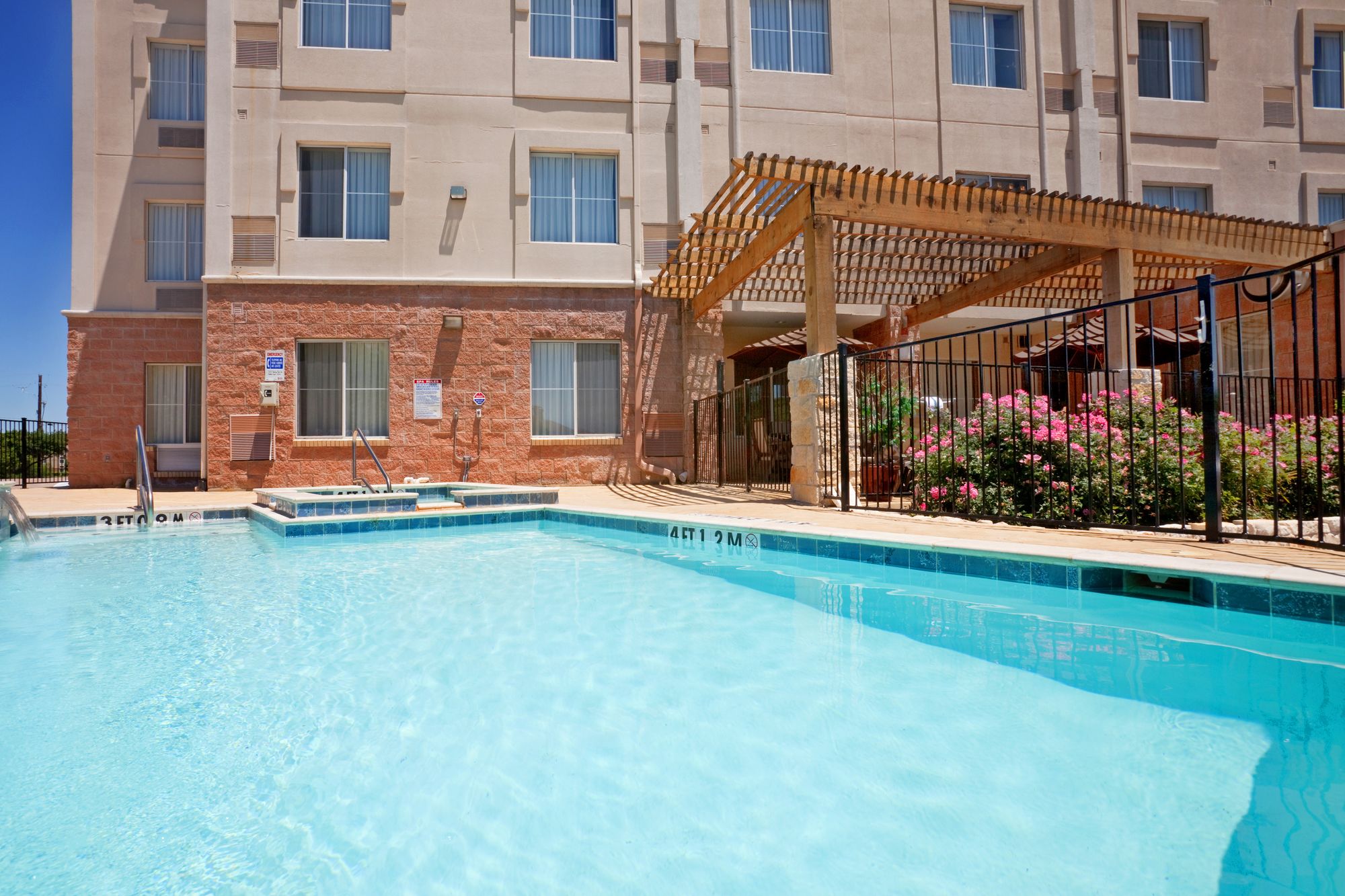 Holiday Inn Express & Suites Dallas Park Central Northeast