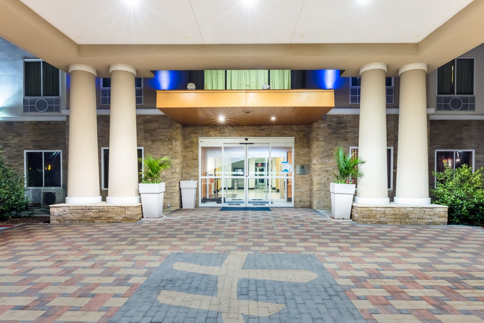 Holiday Inn Express Hotel & Suites Dallas West