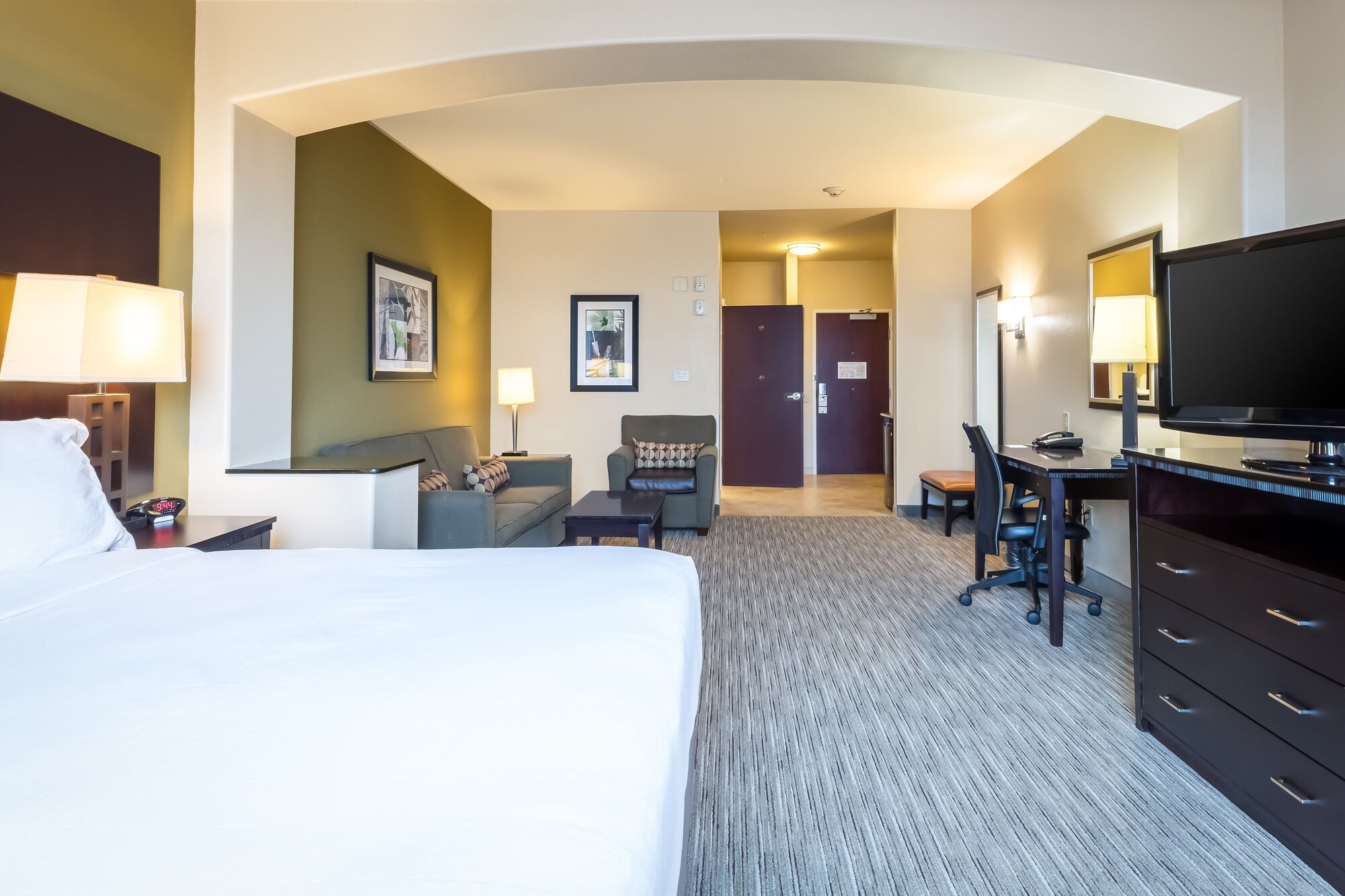 Holiday Inn Express Hotel & Suites Dallas West
