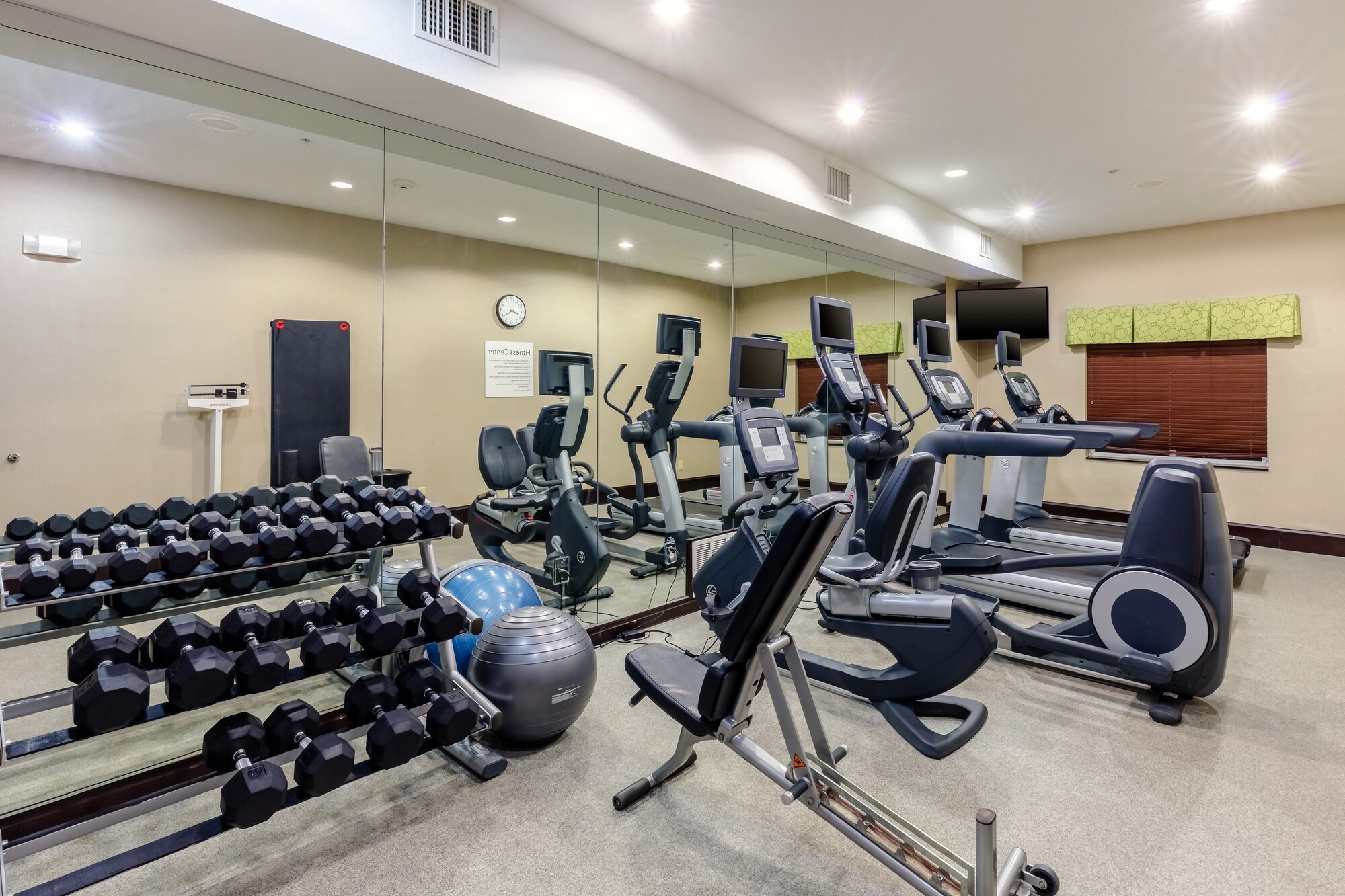 Holiday Inn Express Hotel & Suites Dallas West