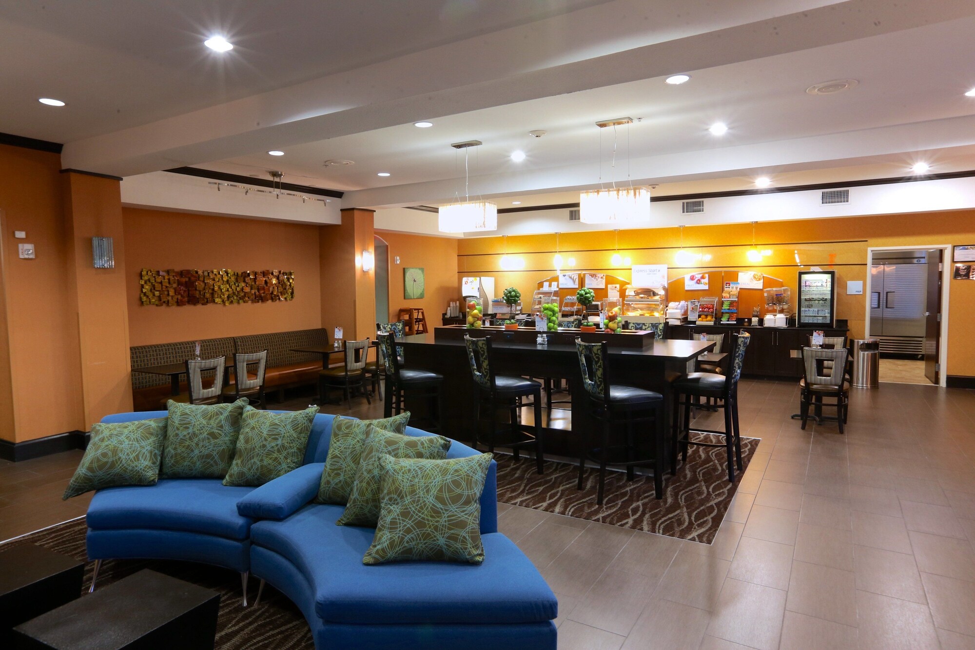 Holiday Inn Express Hotel & Suites Dallas West