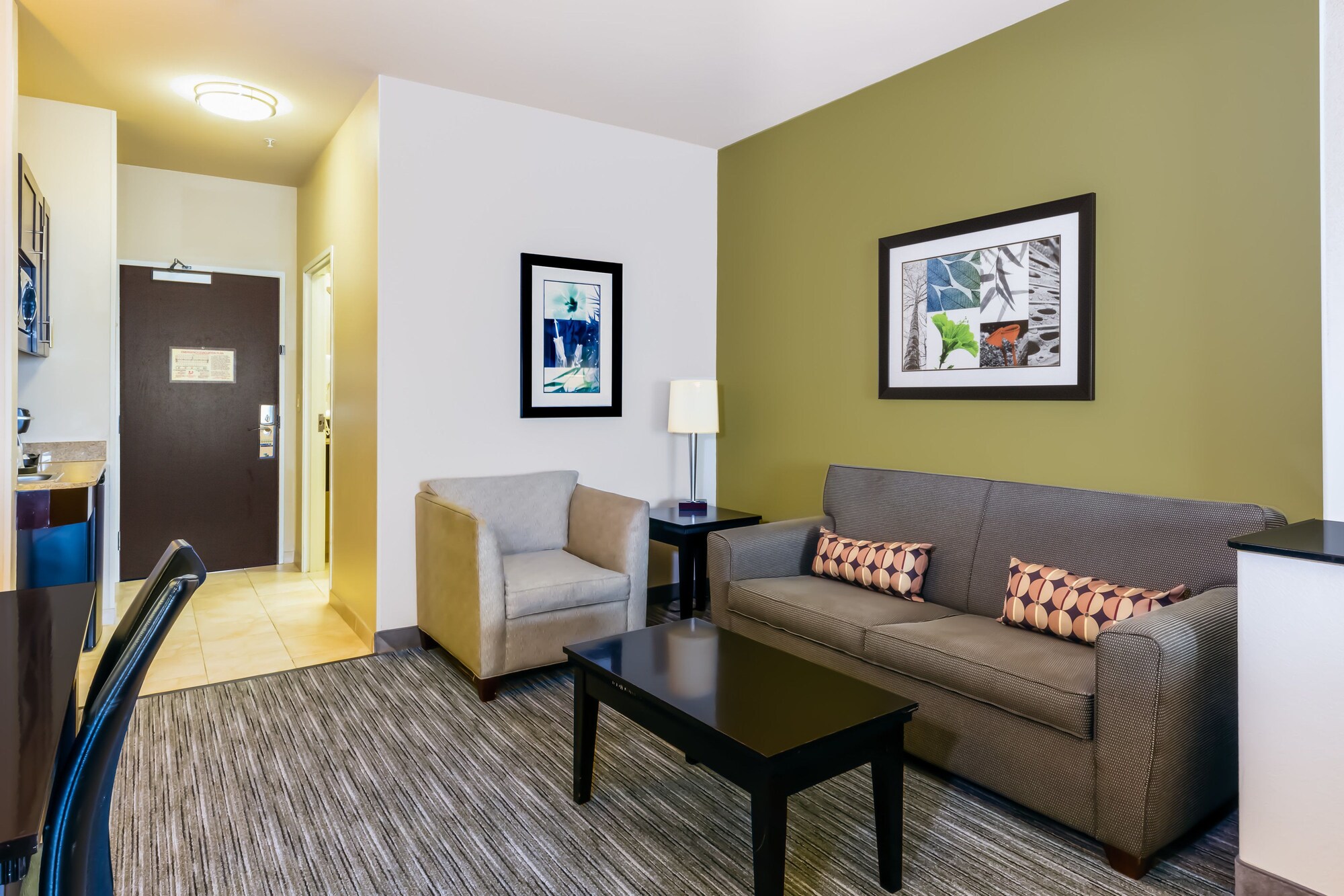Holiday Inn Express Hotel & Suites Dallas West