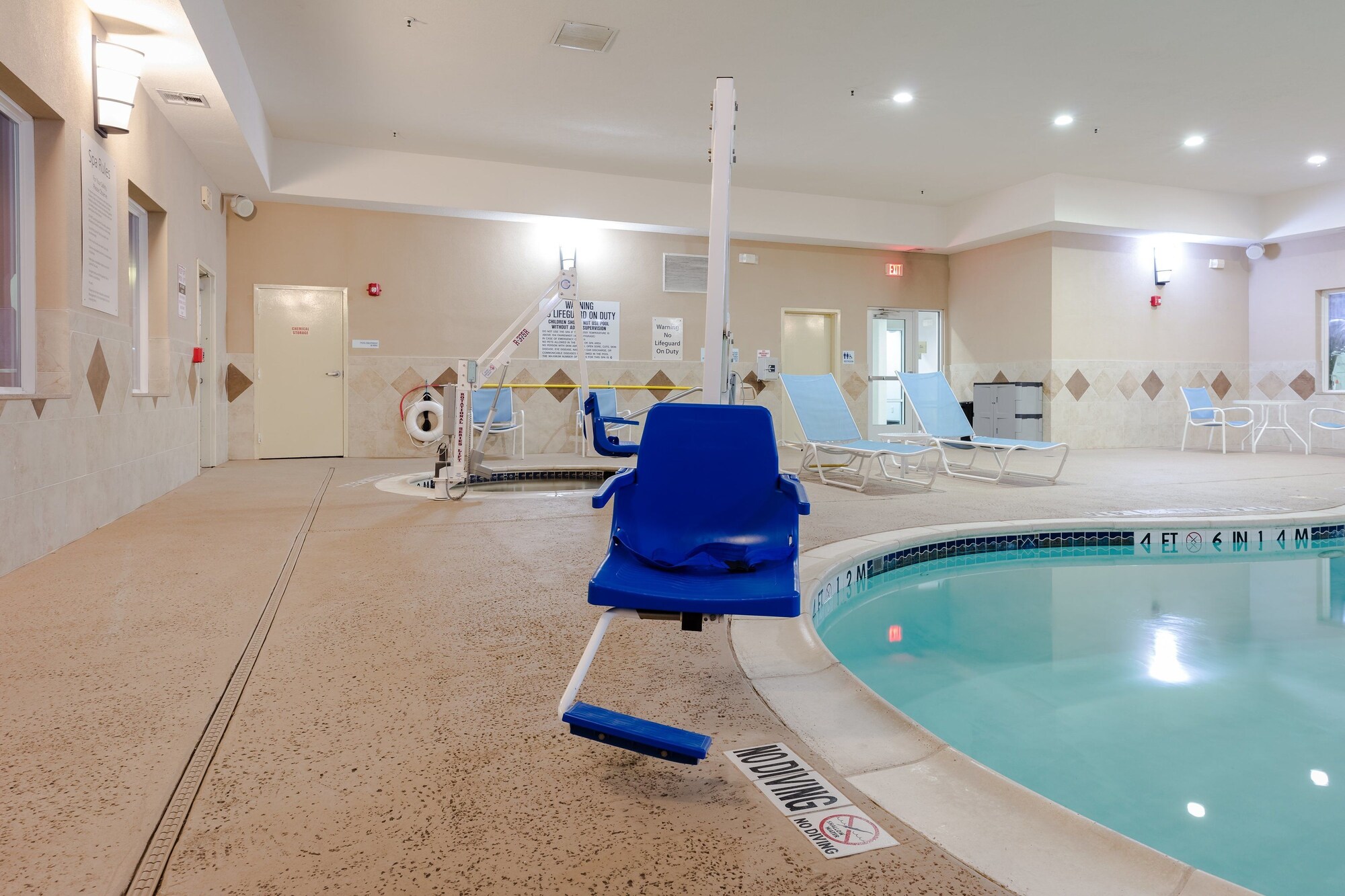 Holiday Inn Express Hotel & Suites Dallas West