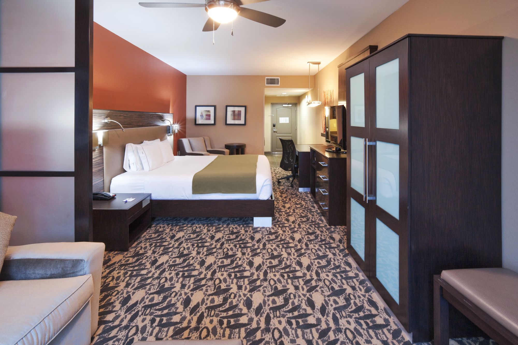 Holiday Inn Express Hotel & Suites North Dallas At Preston