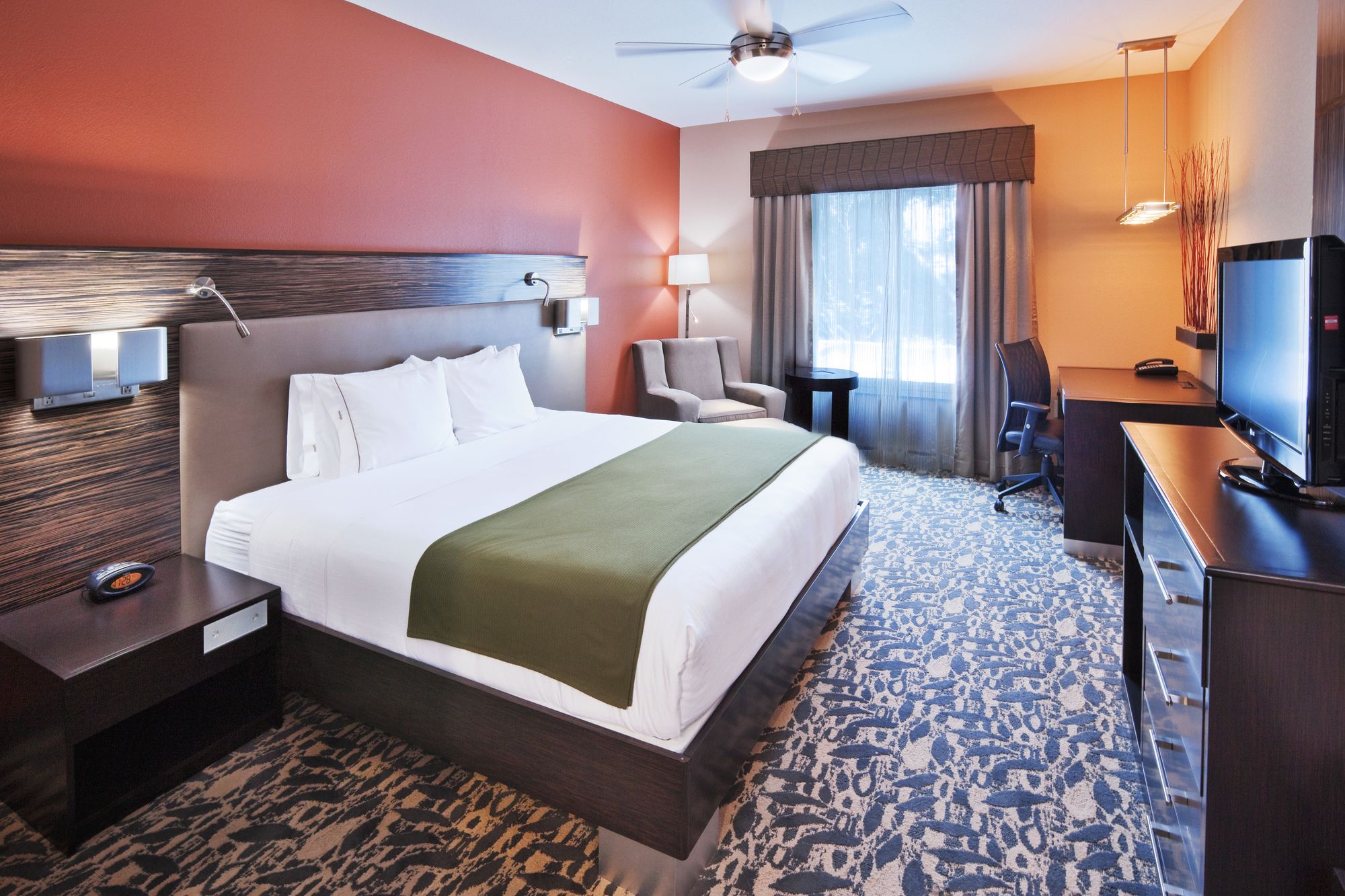 Holiday Inn Express Hotel & Suites North Dallas At Preston