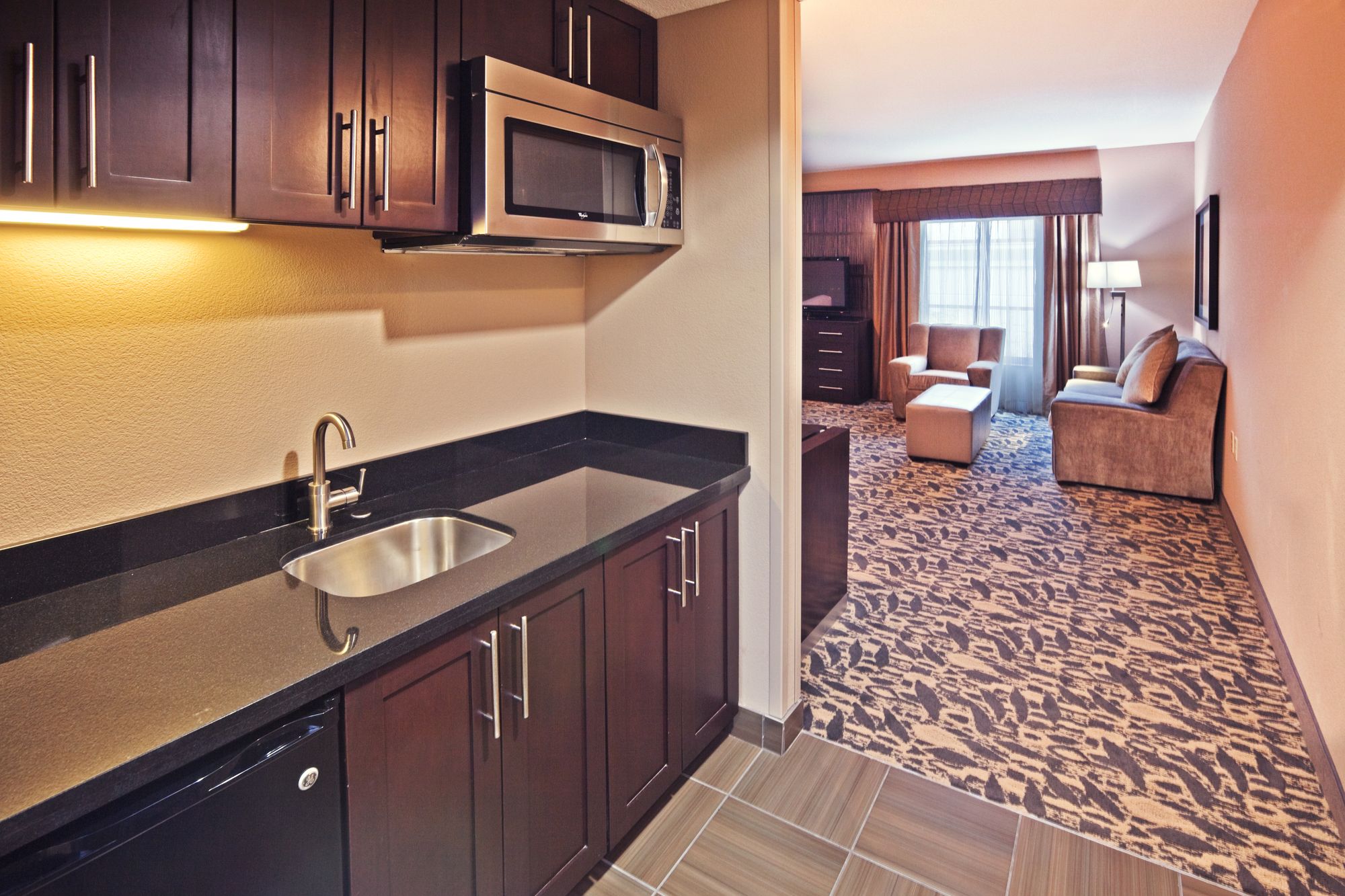 Holiday Inn Express Hotel & Suites North Dallas At Preston