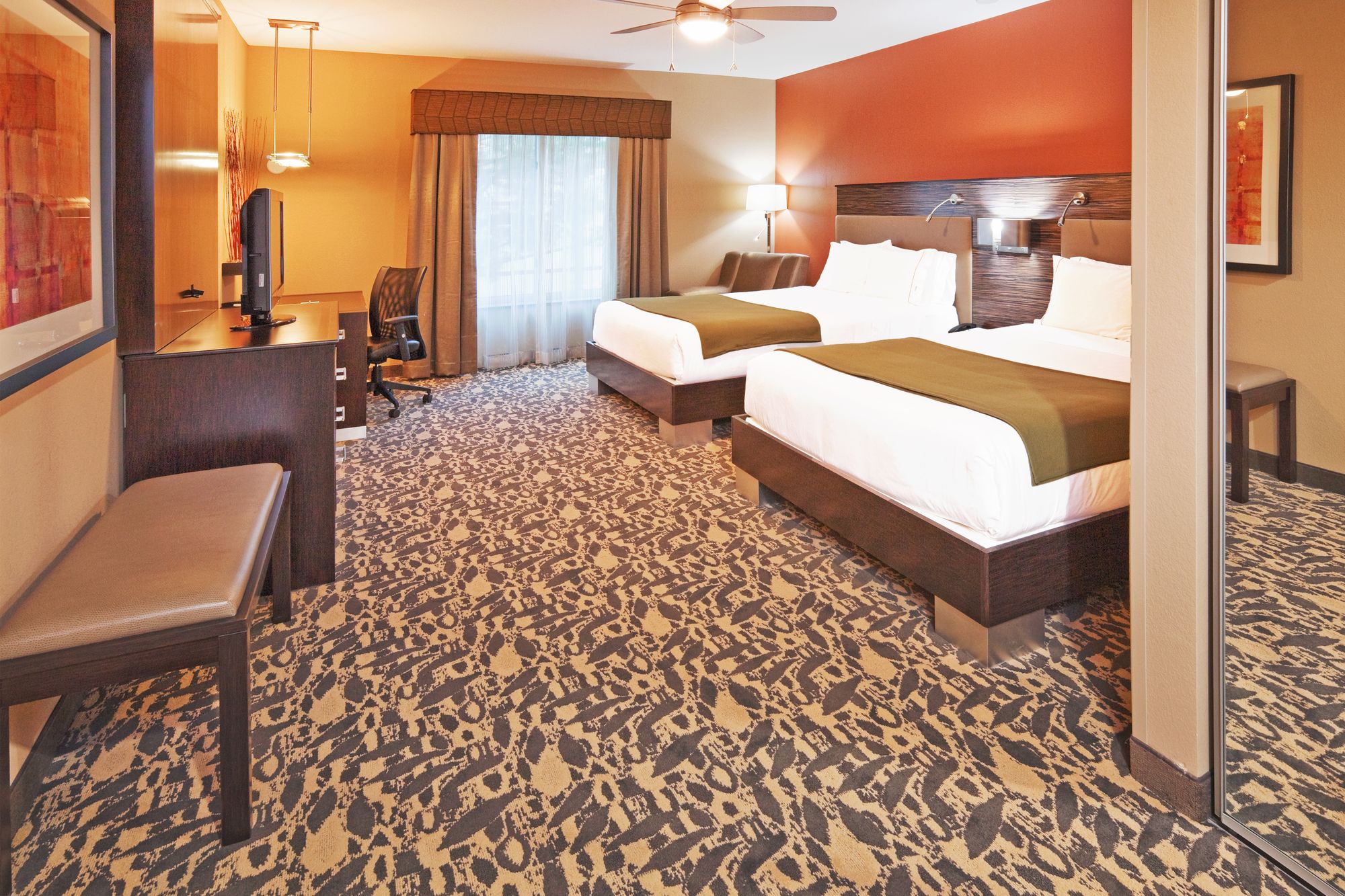 Holiday Inn Express Hotel & Suites North Dallas At Preston