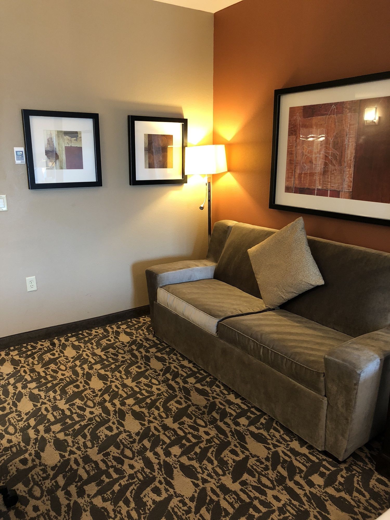 Holiday Inn Express Hotel & Suites North Dallas At Preston