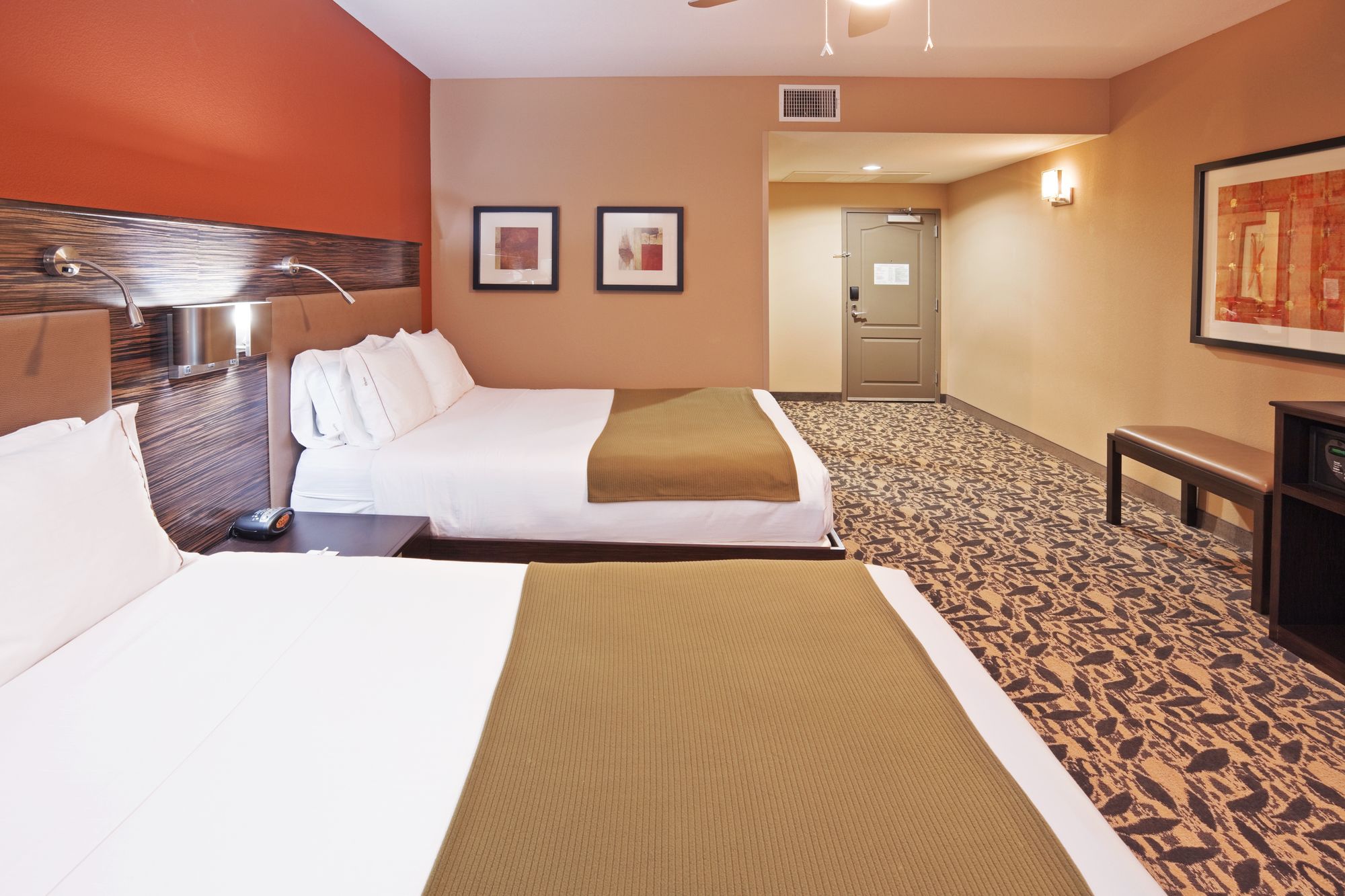 Holiday Inn Express Hotel & Suites North Dallas At Preston