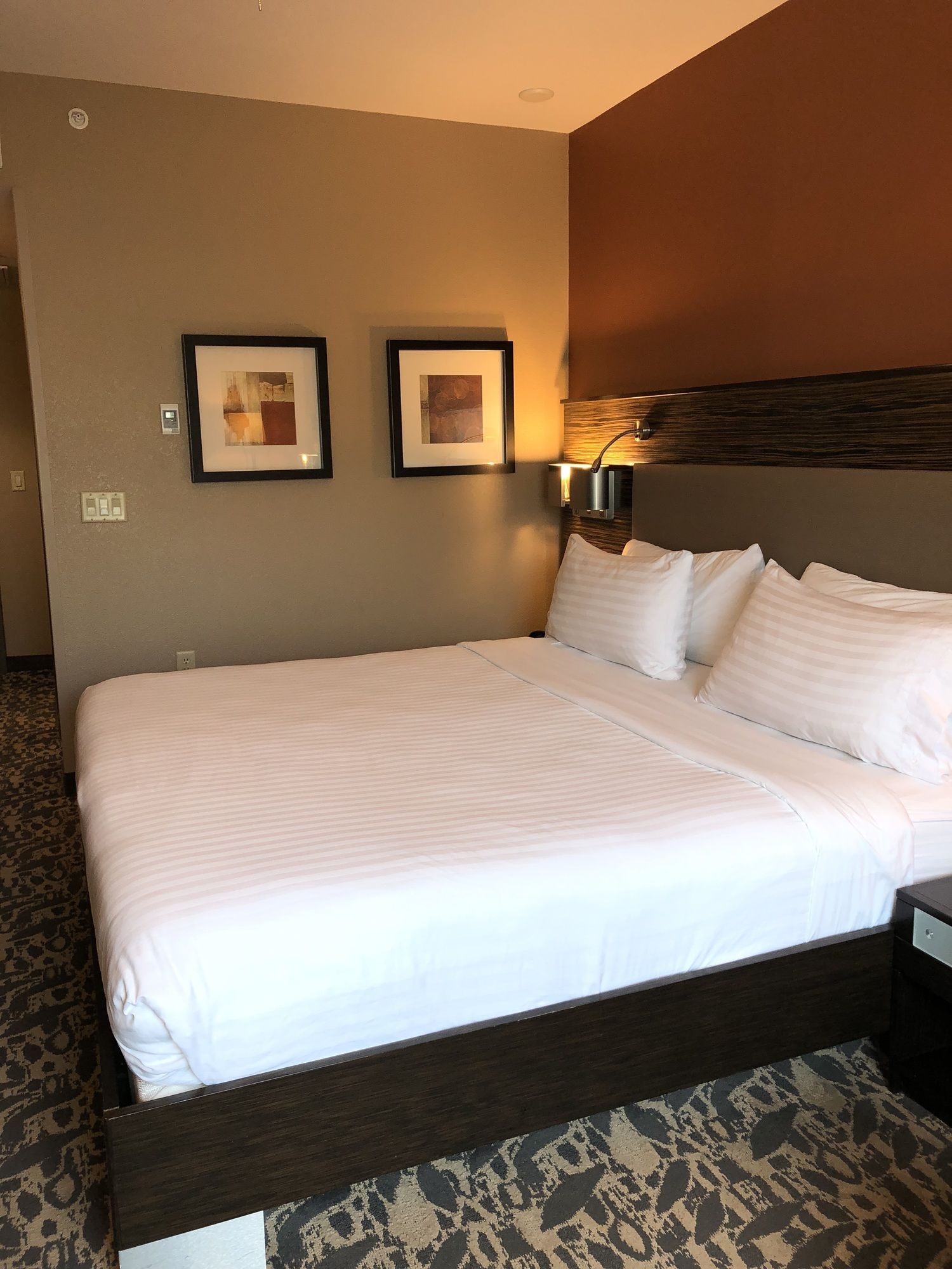 Holiday Inn Express Hotel & Suites North Dallas At Preston