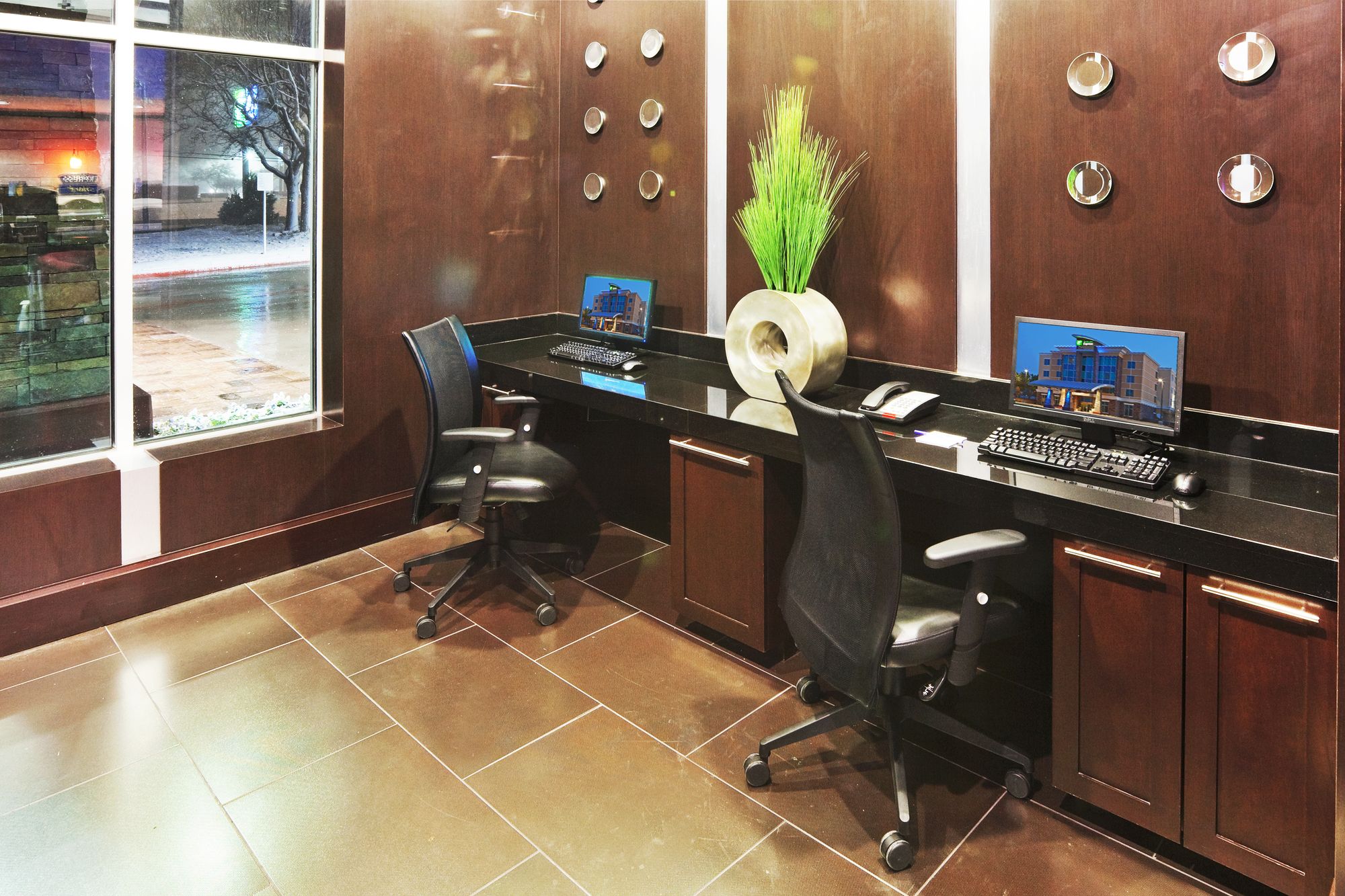 Holiday Inn Express Hotel & Suites North Dallas At Preston