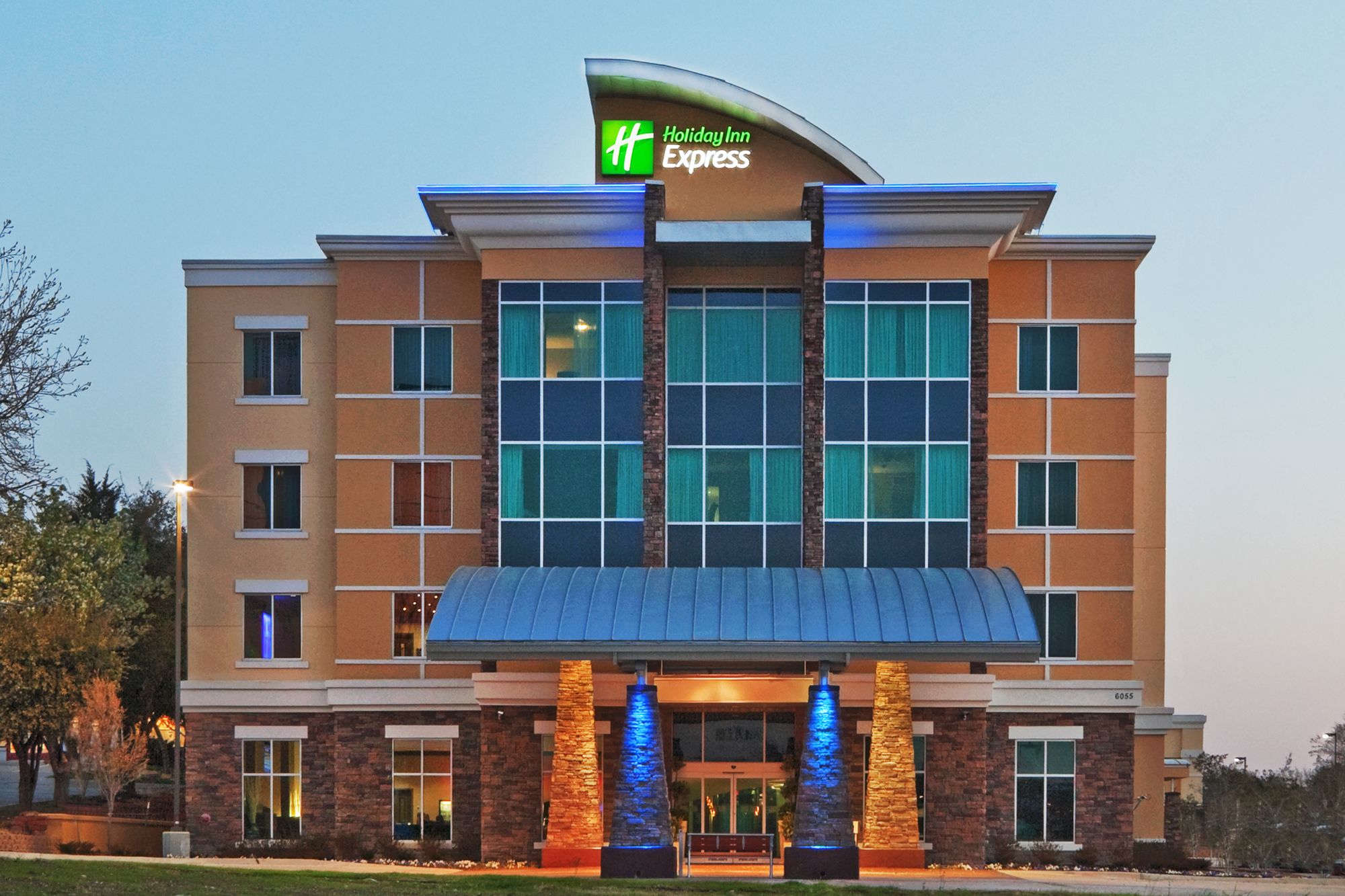 Holiday Inn Express Hotel & Suites North Dallas At Preston