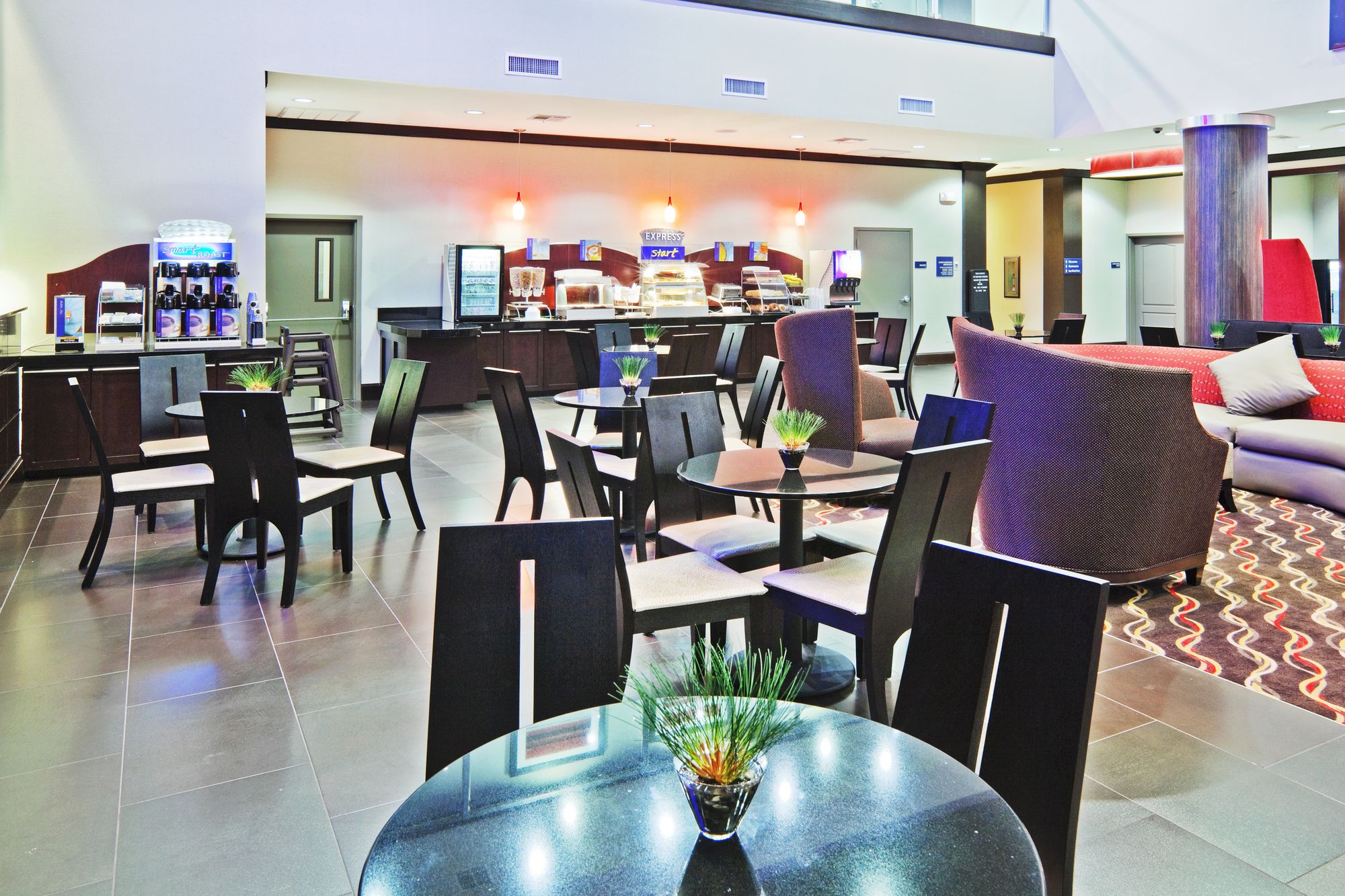 Holiday Inn Express Hotel & Suites North Dallas At Preston