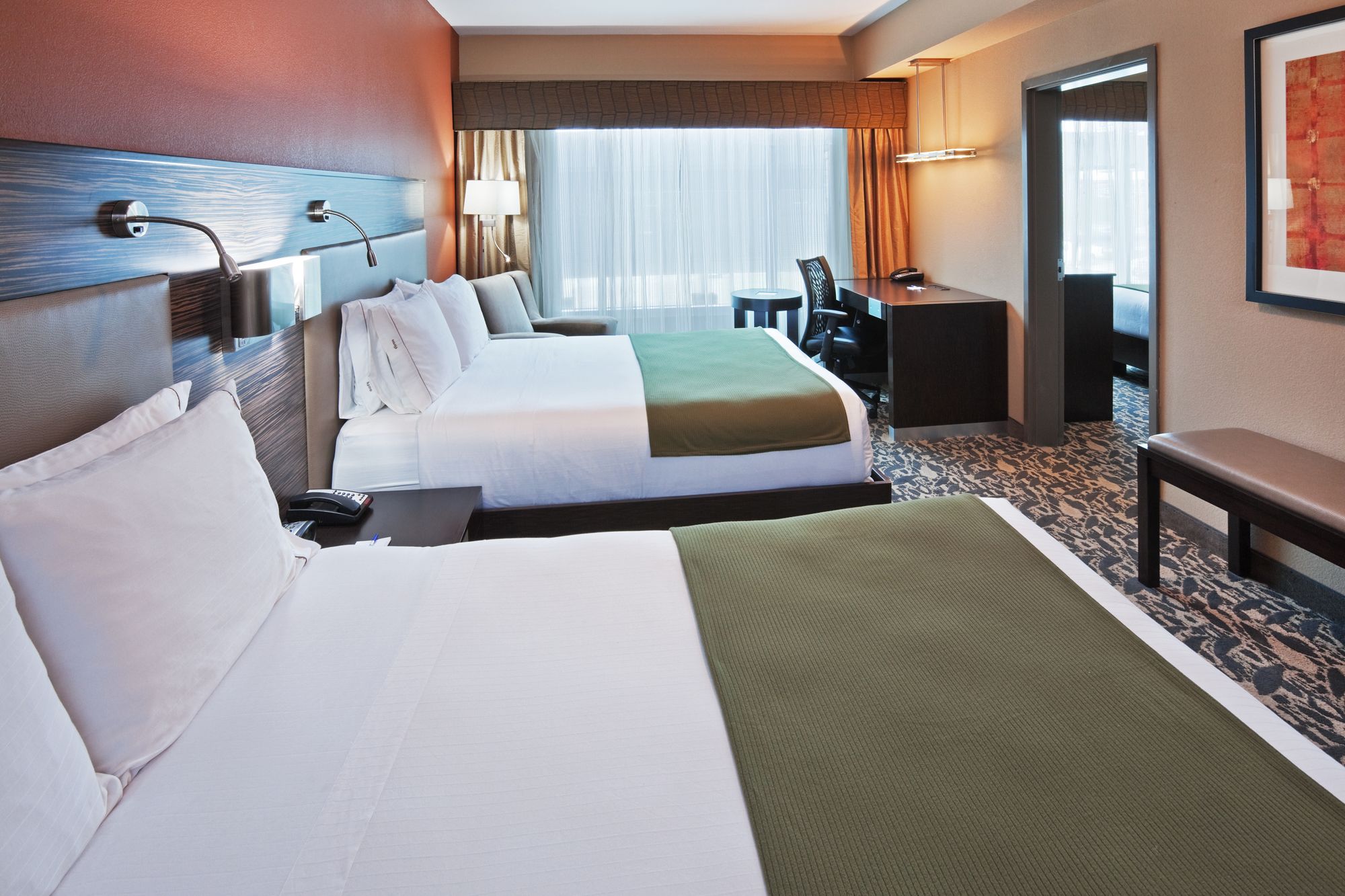 Holiday Inn Express Hotel & Suites North Dallas At Preston