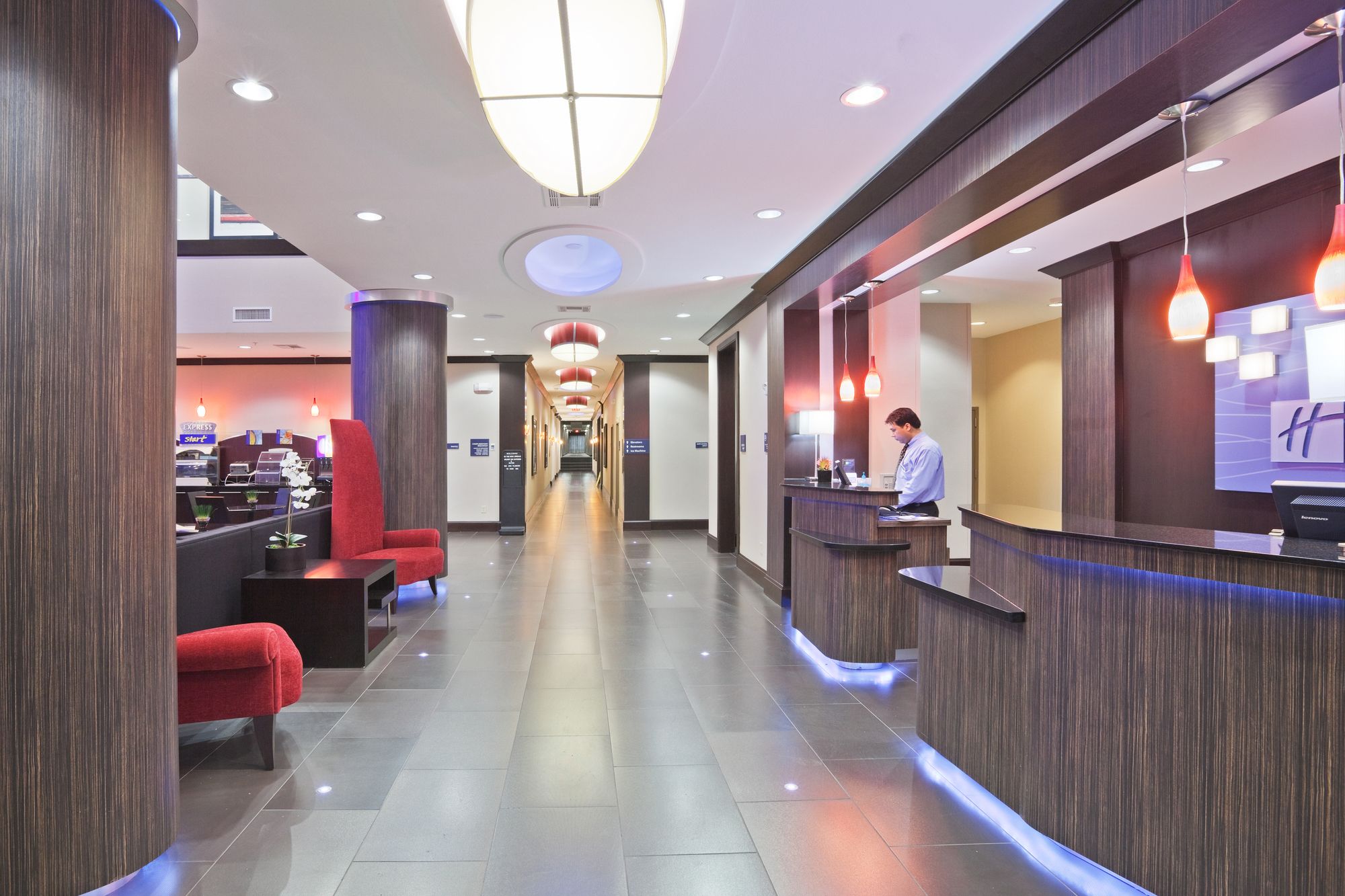 Holiday Inn Express Hotel & Suites North Dallas At Preston