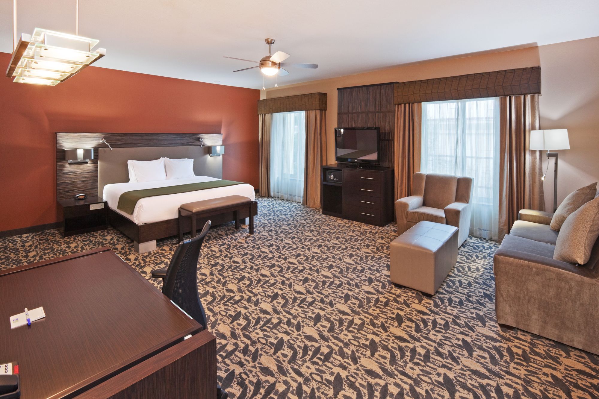 Holiday Inn Express Hotel & Suites North Dallas At Preston