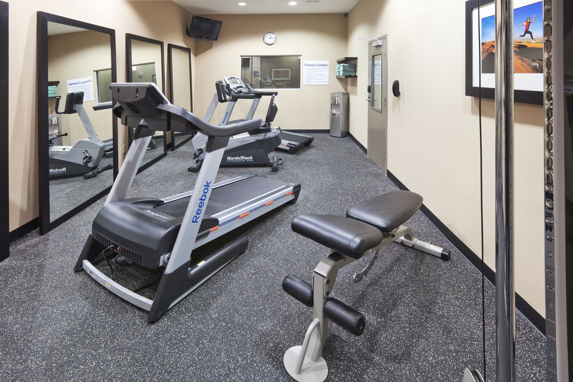 Holiday Inn Express Hotel & Suites North Dallas At Preston