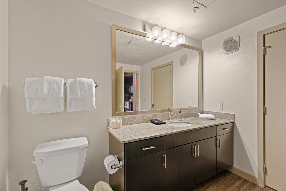 Kasa Dallas Medical District Apartments
