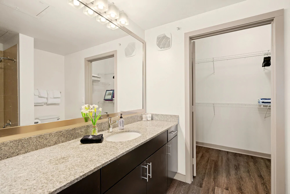 Kasa Dallas Medical District Apartments