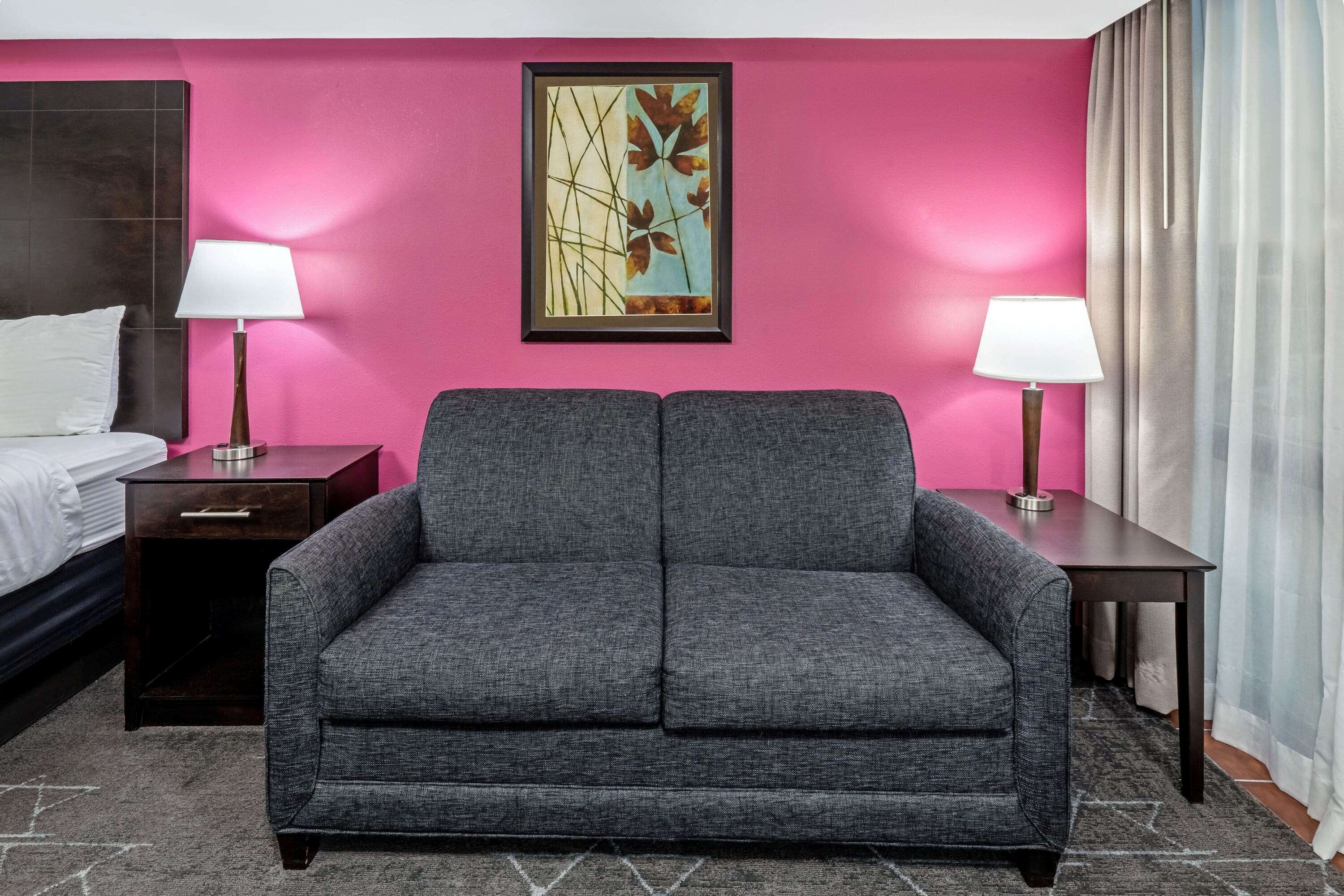 La Quinta Inn & Suites by Wyndham Dallas I-35 Walnut Hill Ln