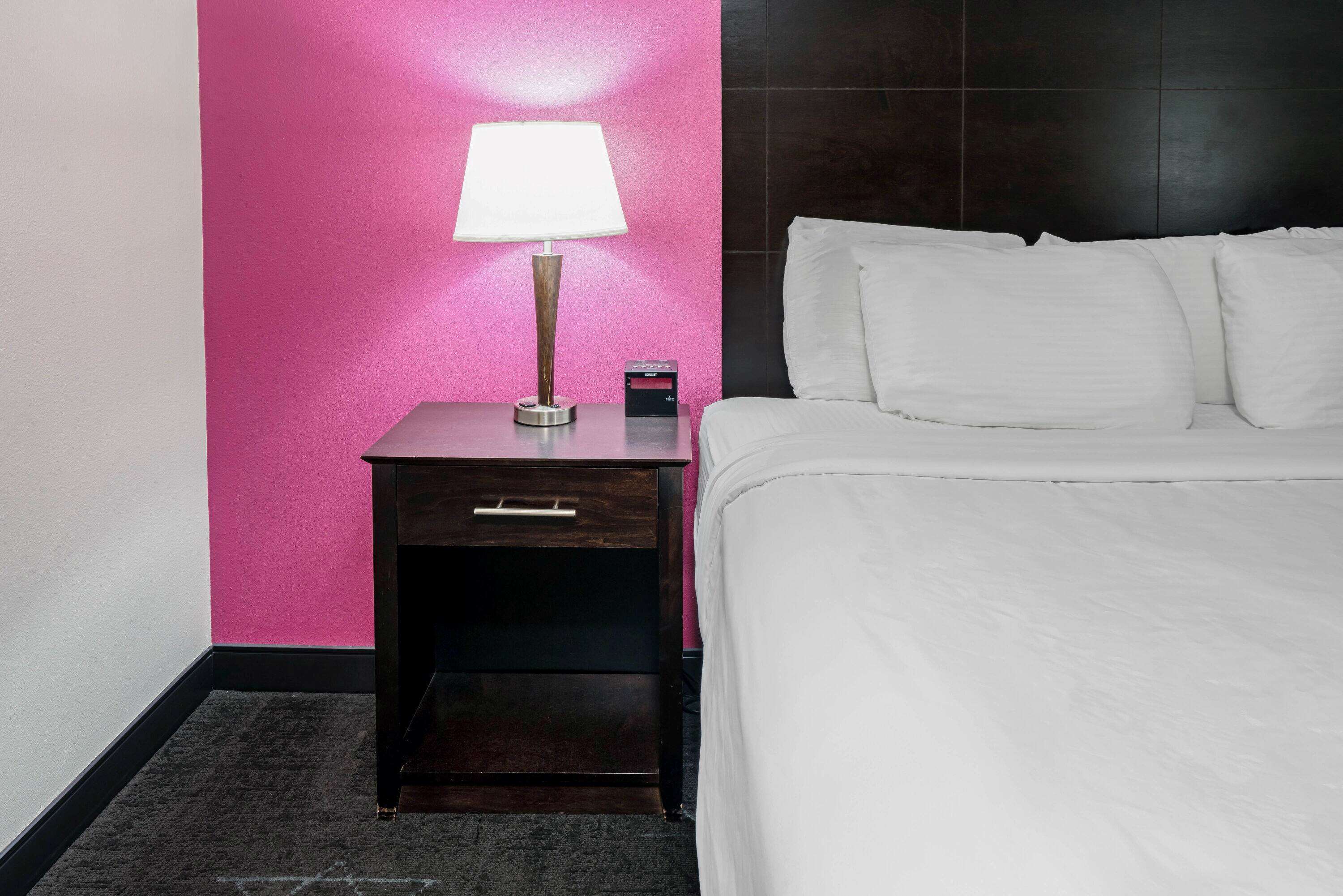La Quinta Inn & Suites by Wyndham Dallas I-35 Walnut Hill Ln