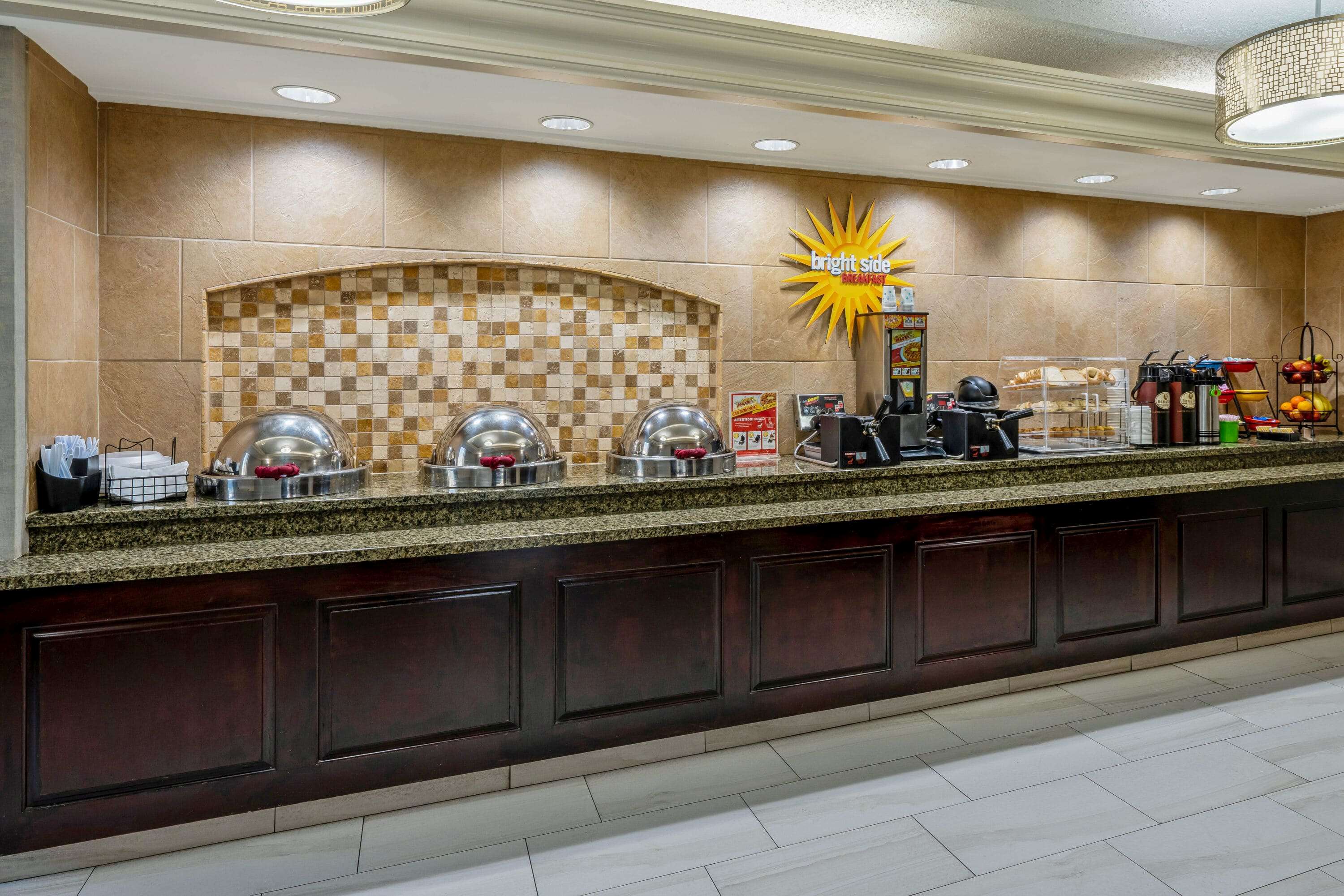 La Quinta Inn & Suites by Wyndham Dallas I-35 Walnut Hill Ln
