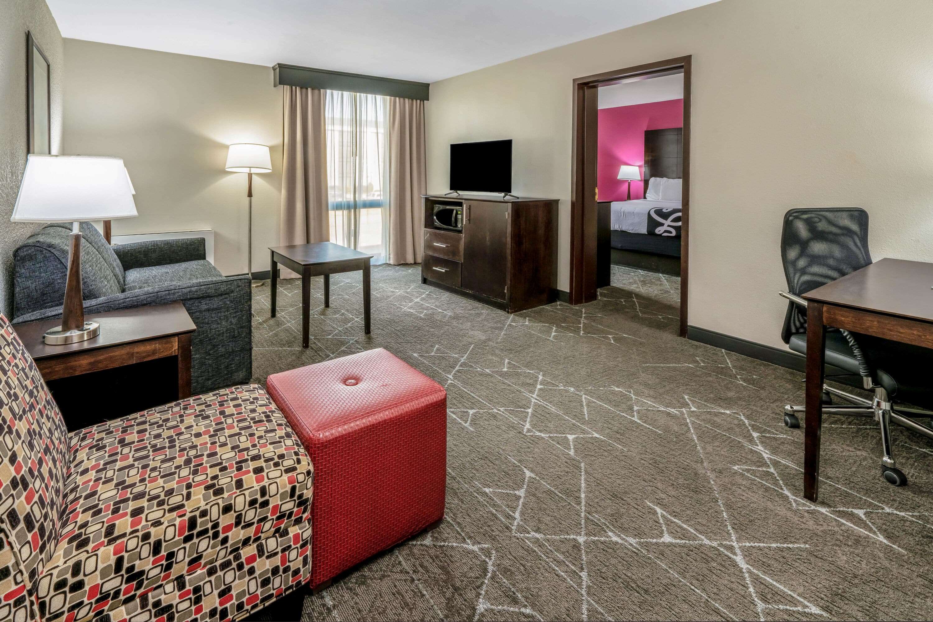 La Quinta Inn & Suites by Wyndham Dallas I-35 Walnut Hill Ln