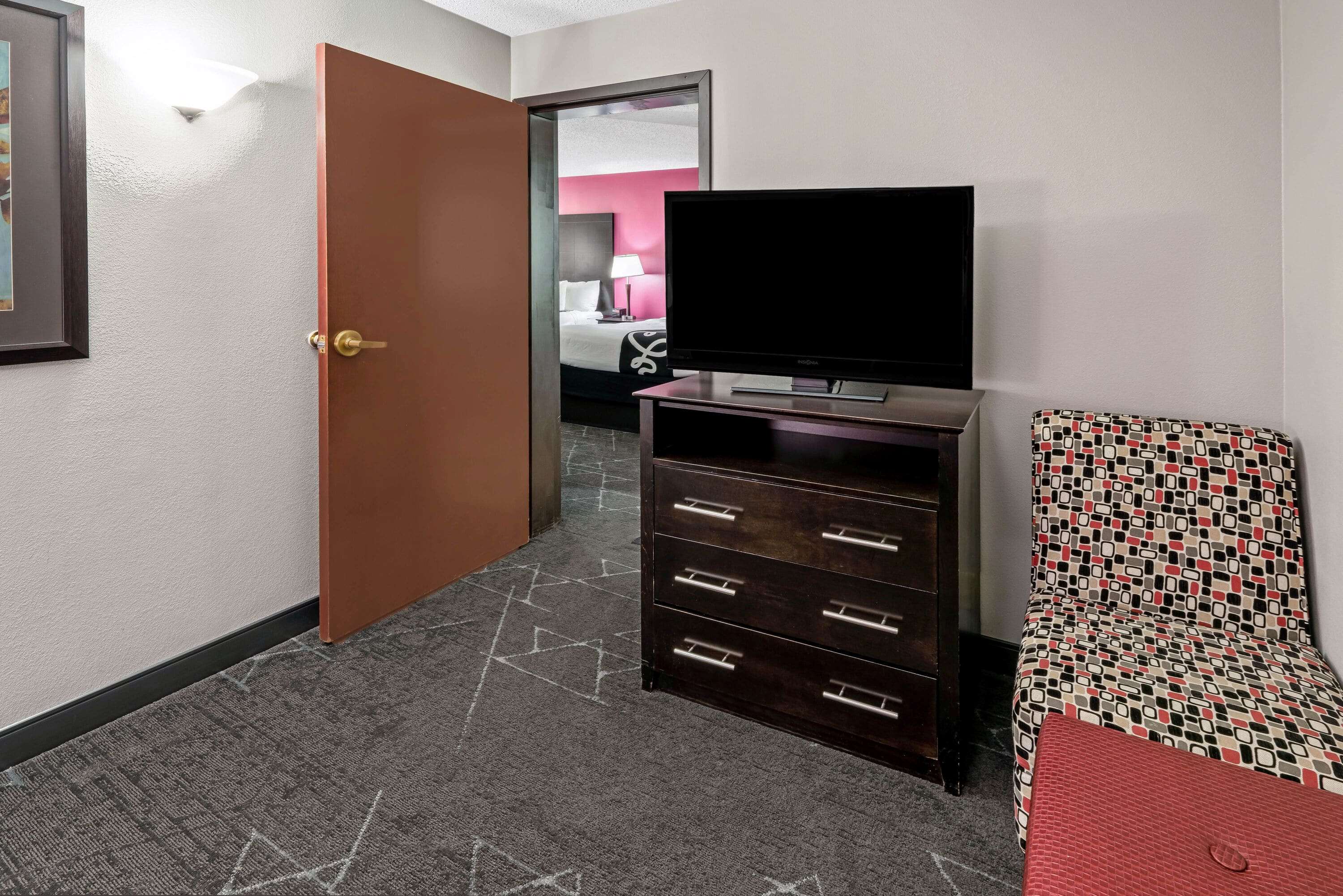La Quinta Inn & Suites by Wyndham Dallas I-35 Walnut Hill Ln