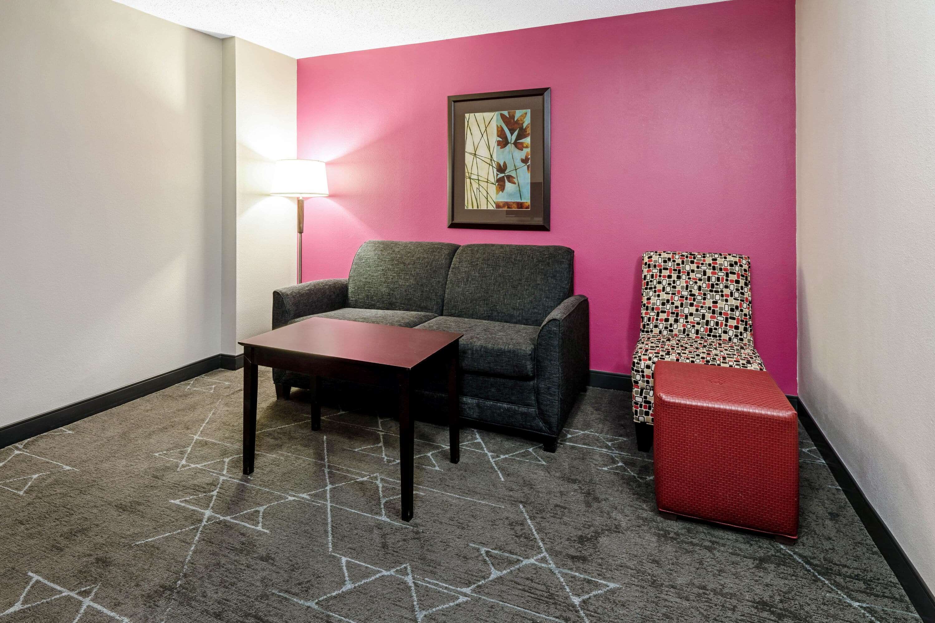La Quinta Inn & Suites by Wyndham Dallas I-35 Walnut Hill Ln