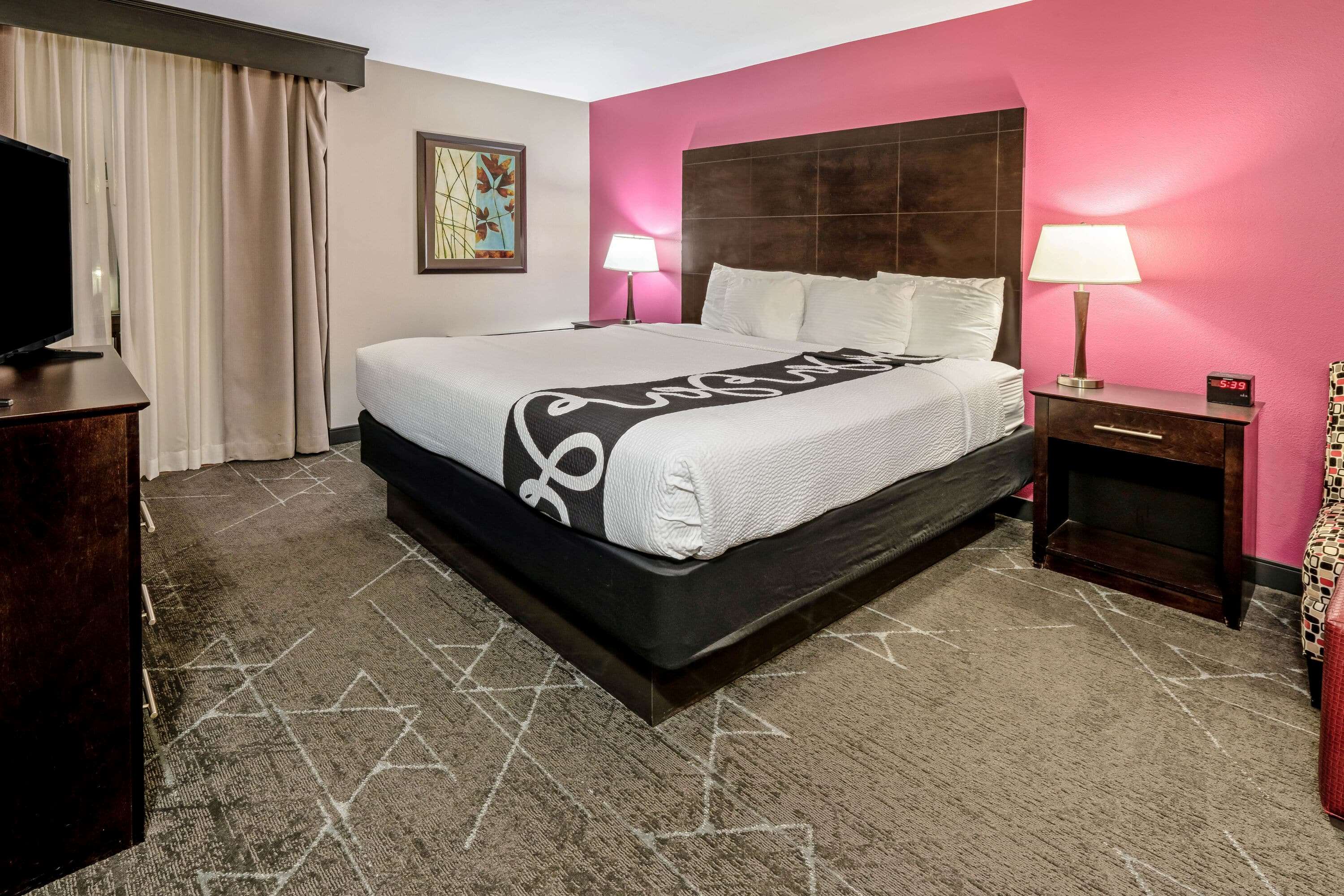 La Quinta Inn & Suites by Wyndham Dallas I-35 Walnut Hill Ln