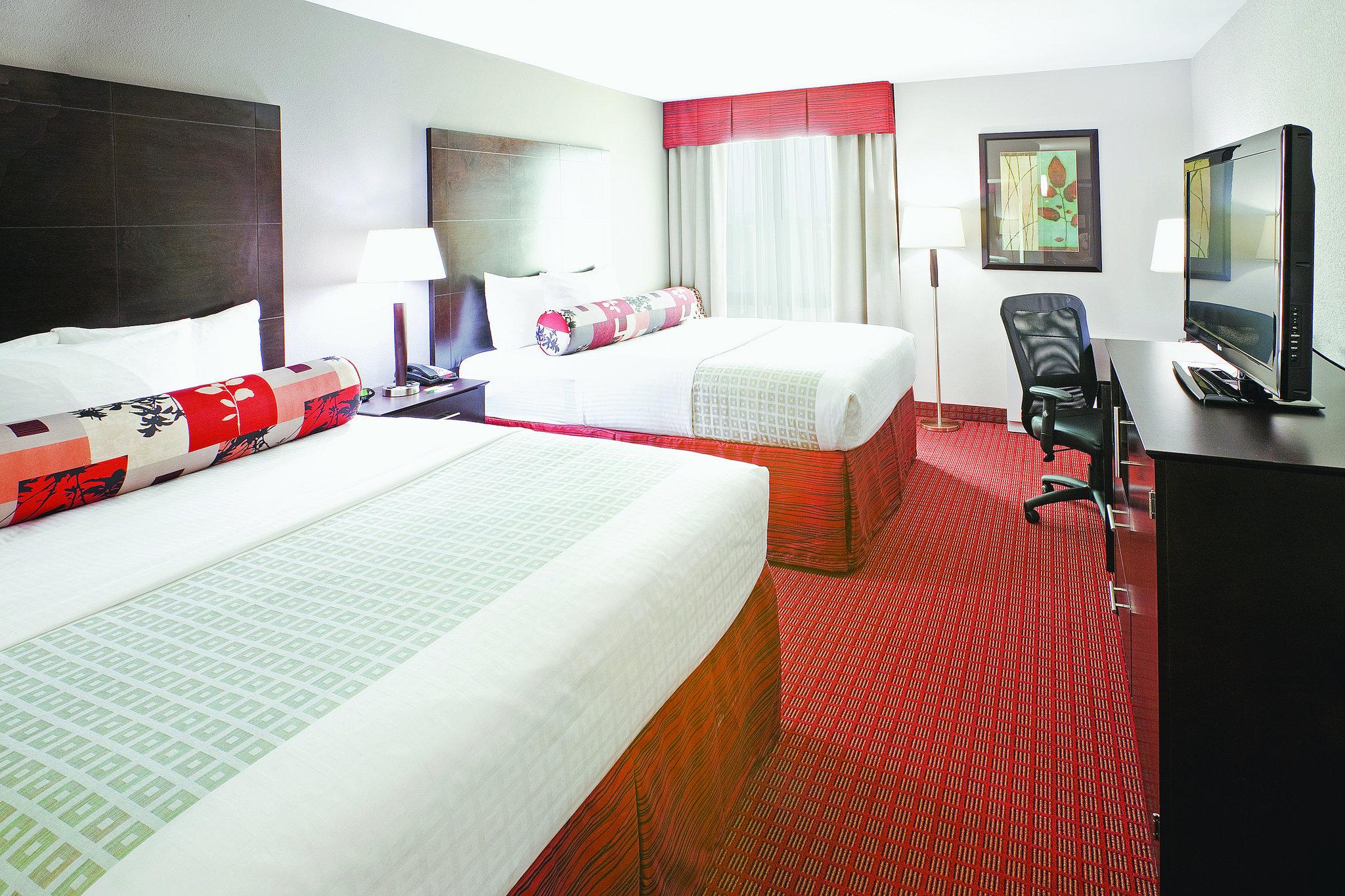 La Quinta Inn & Suites by Wyndham Dallas I-35 Walnut Hill Ln