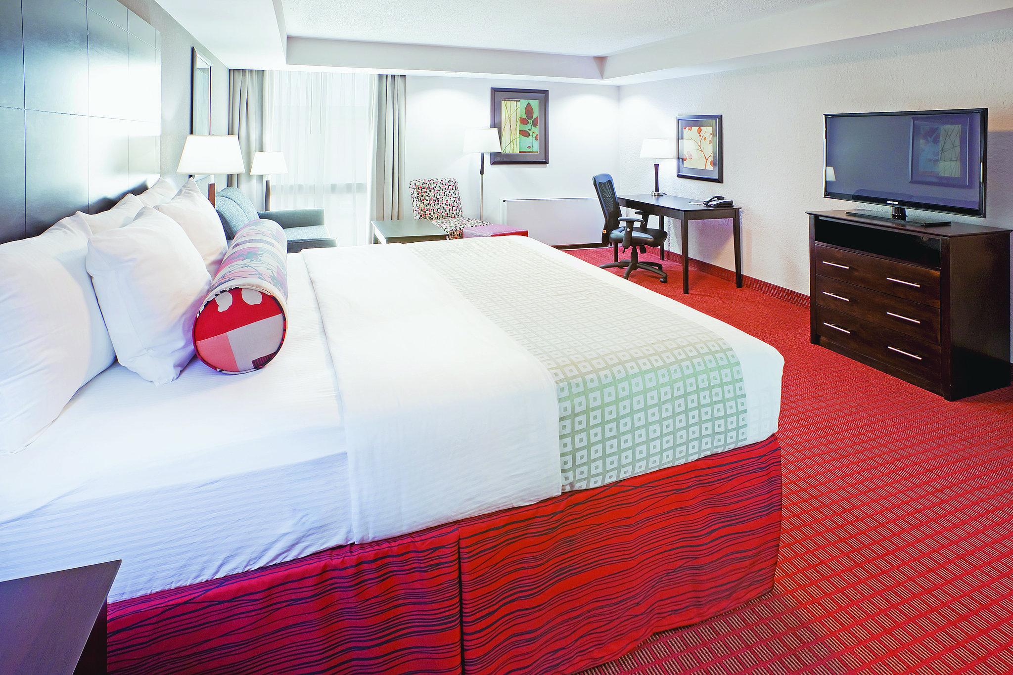 La Quinta Inn & Suites by Wyndham Dallas I-35 Walnut Hill Ln