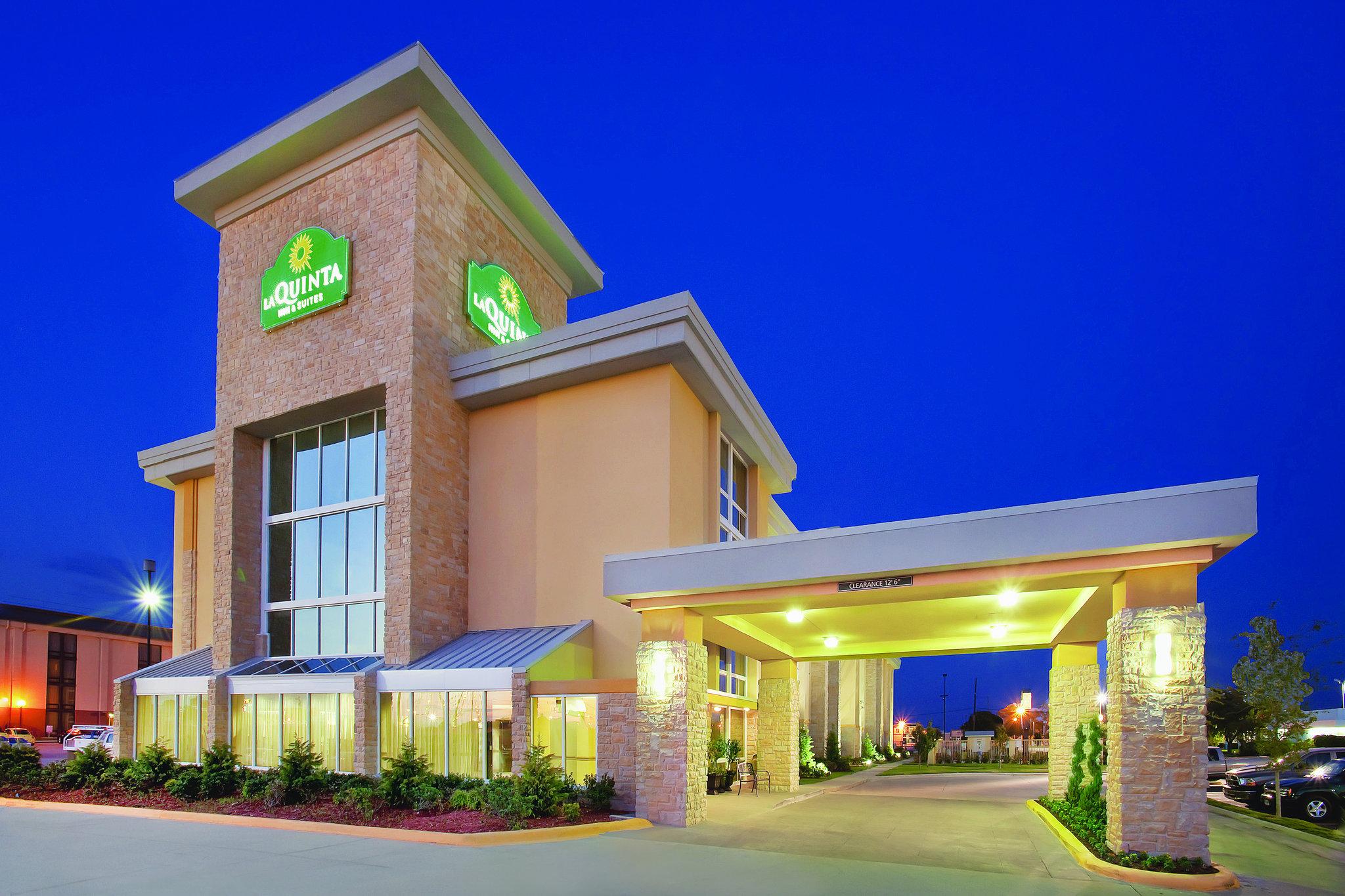 La Quinta Inn & Suites by Wyndham Dallas I-35 Walnut Hill Ln