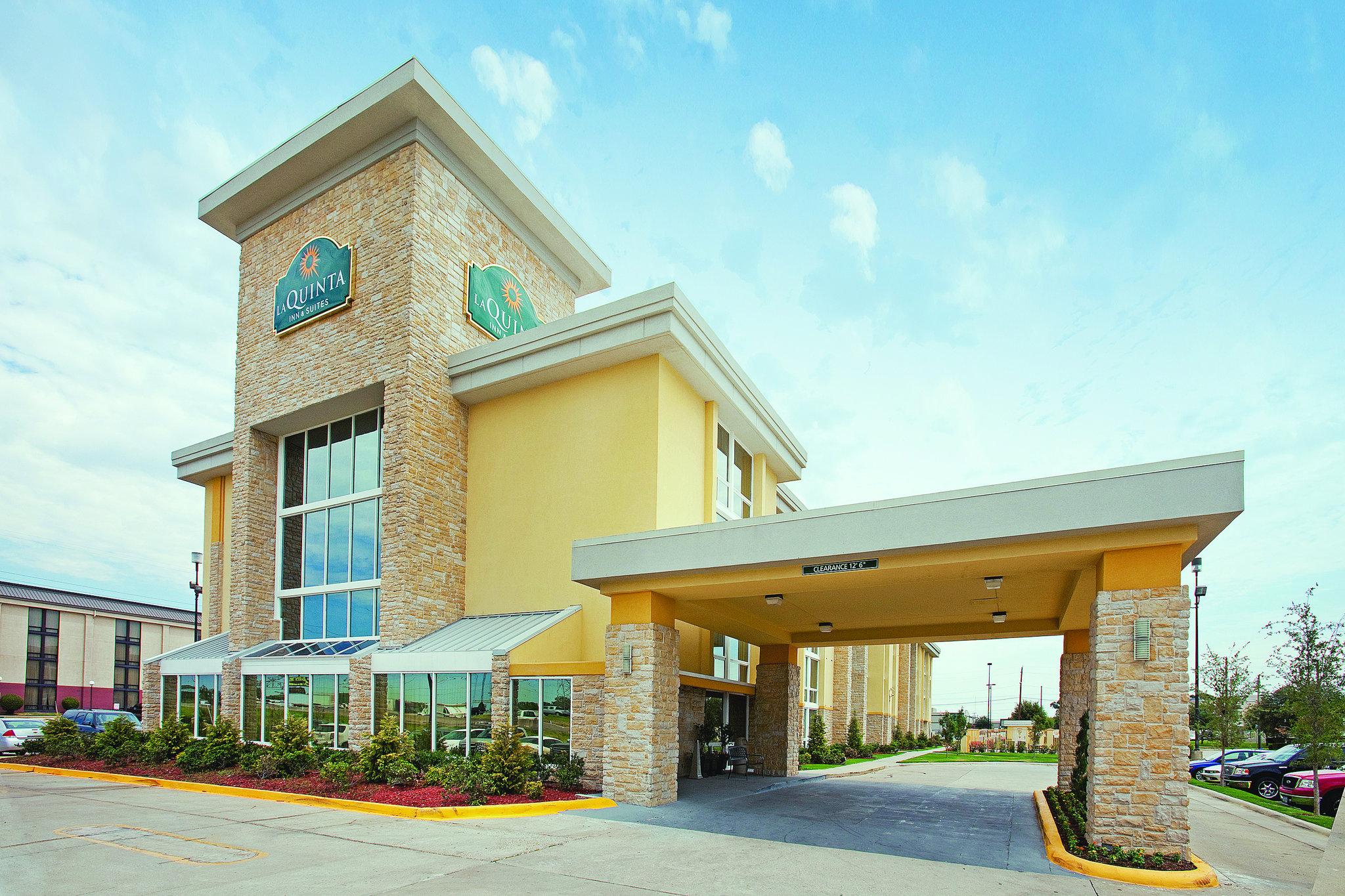 La Quinta Inn & Suites by Wyndham Dallas I-35 Walnut Hill Ln