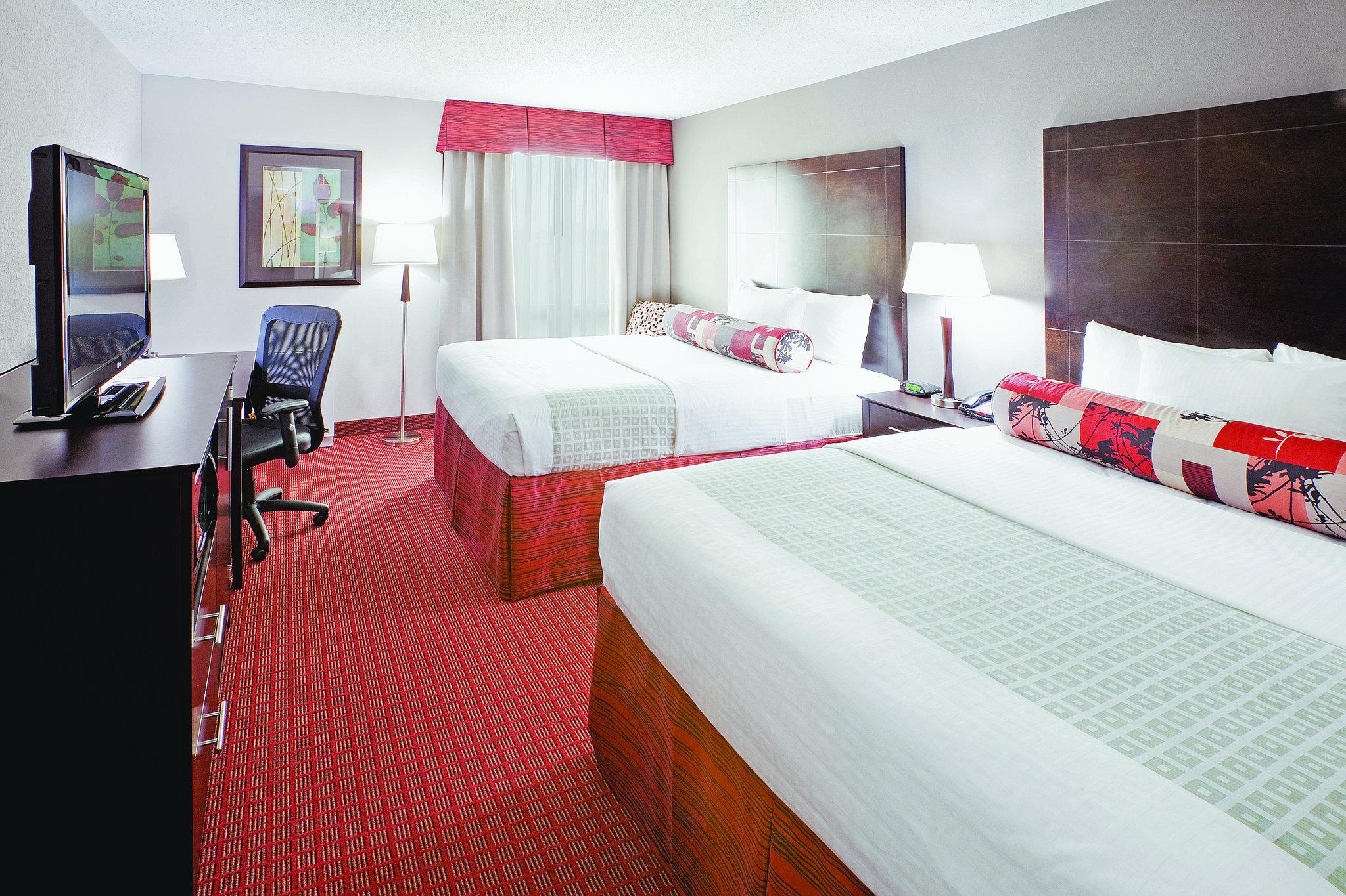 La Quinta Inn & Suites by Wyndham Dallas I-35 Walnut Hill Ln