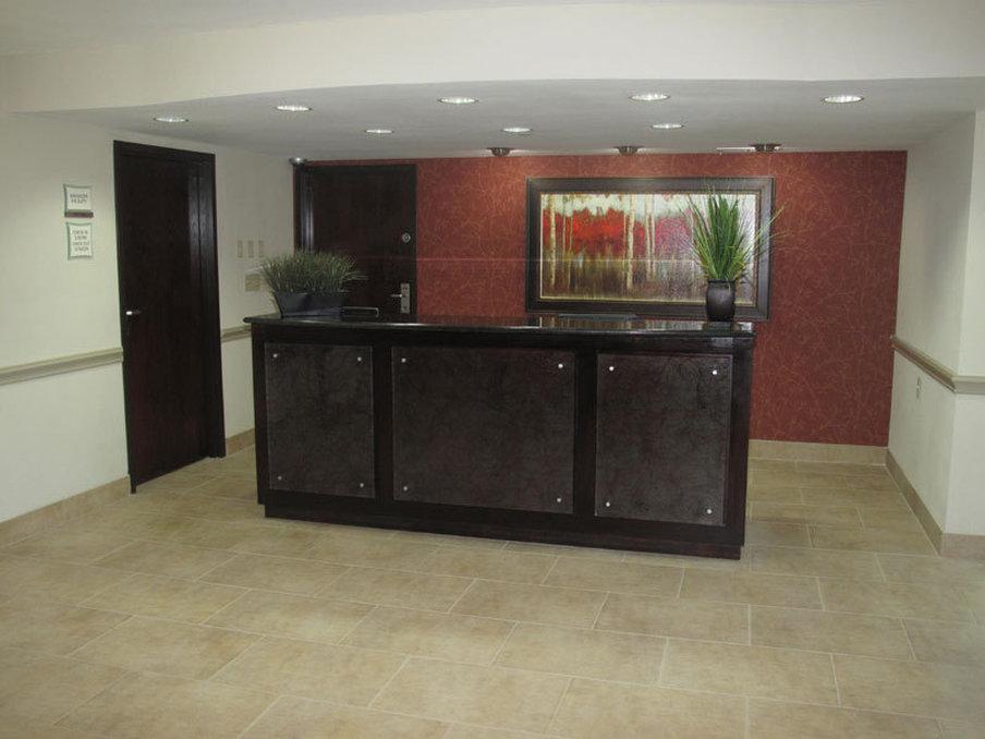 La Quinta Inn & Suites by Wyndham Dallas I-35 Walnut Hill Ln